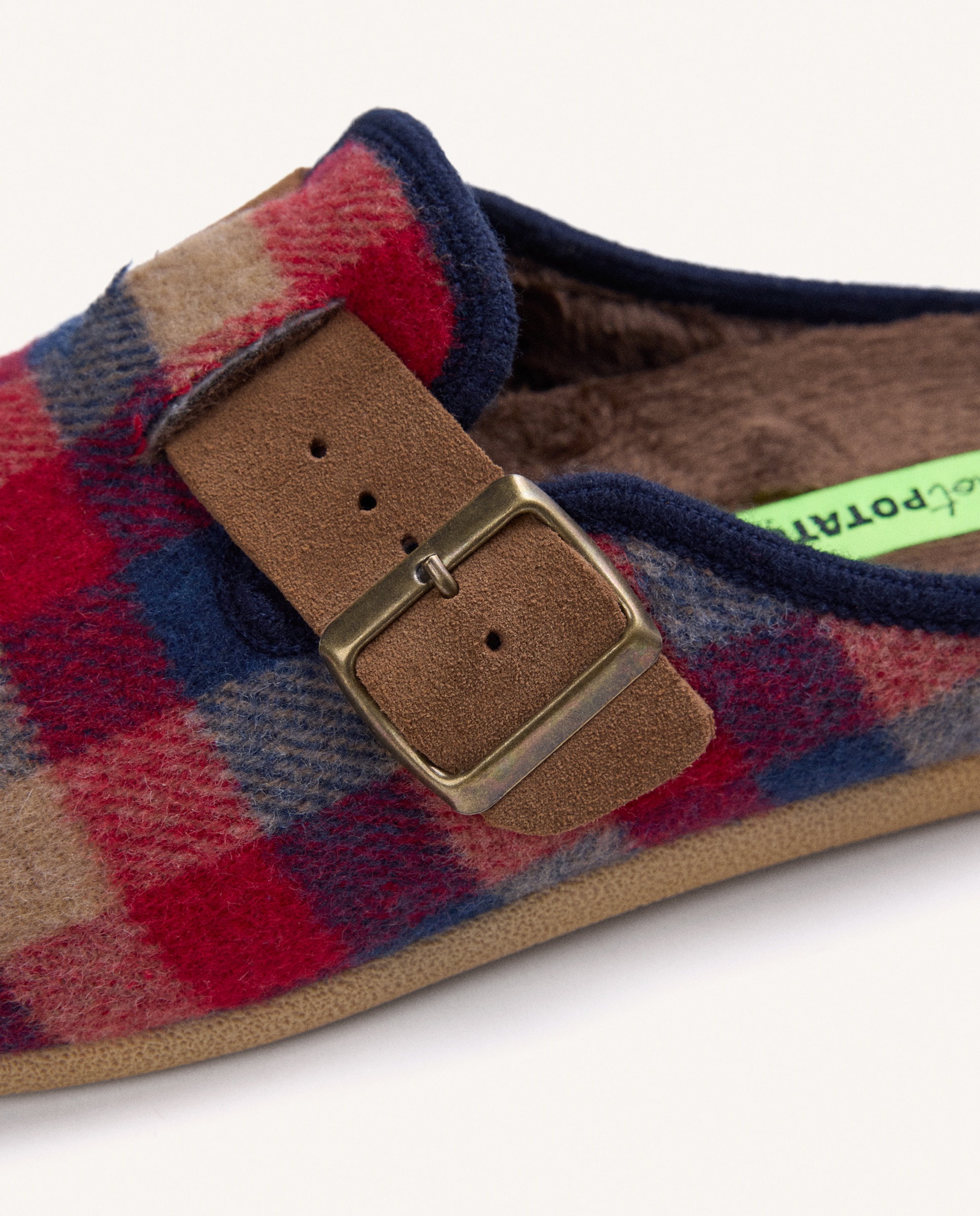 Pantufas Tipo Socas com Estampado Aos Quadrados e Contraste de Cores Castanho-4