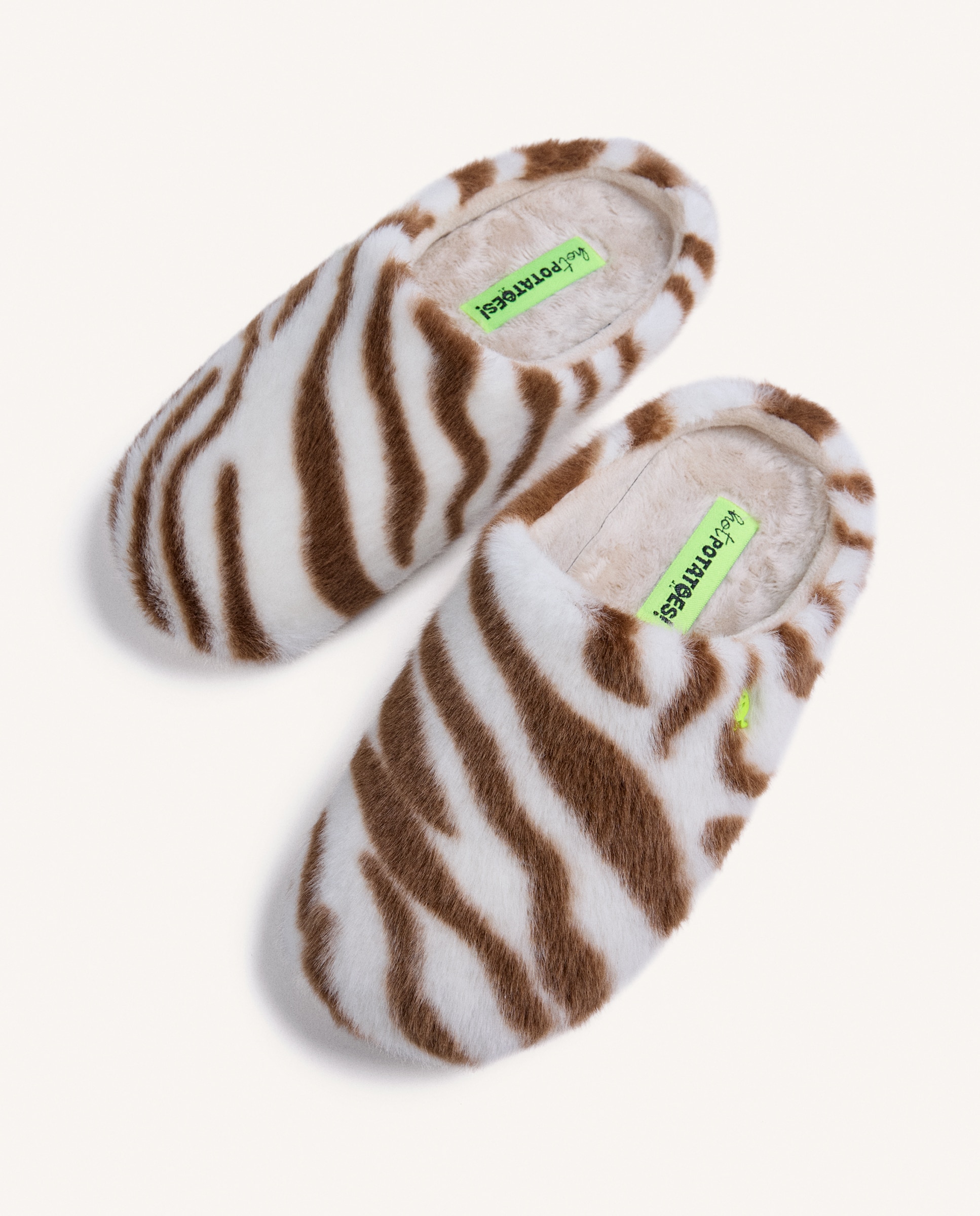 Pantufas com Contraste de Cores Estampado-3