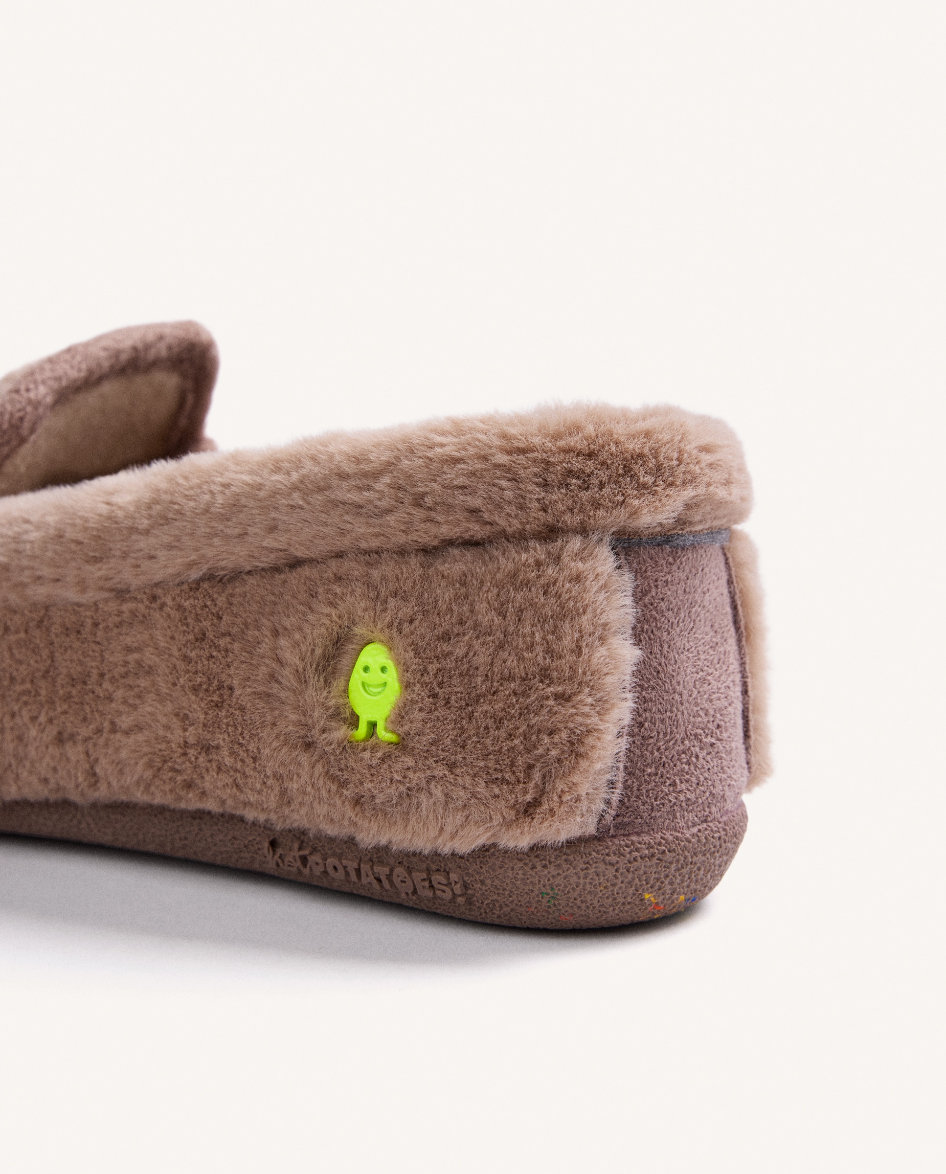 Pantufas Tipo Mocassins de Pelo Taupe-4