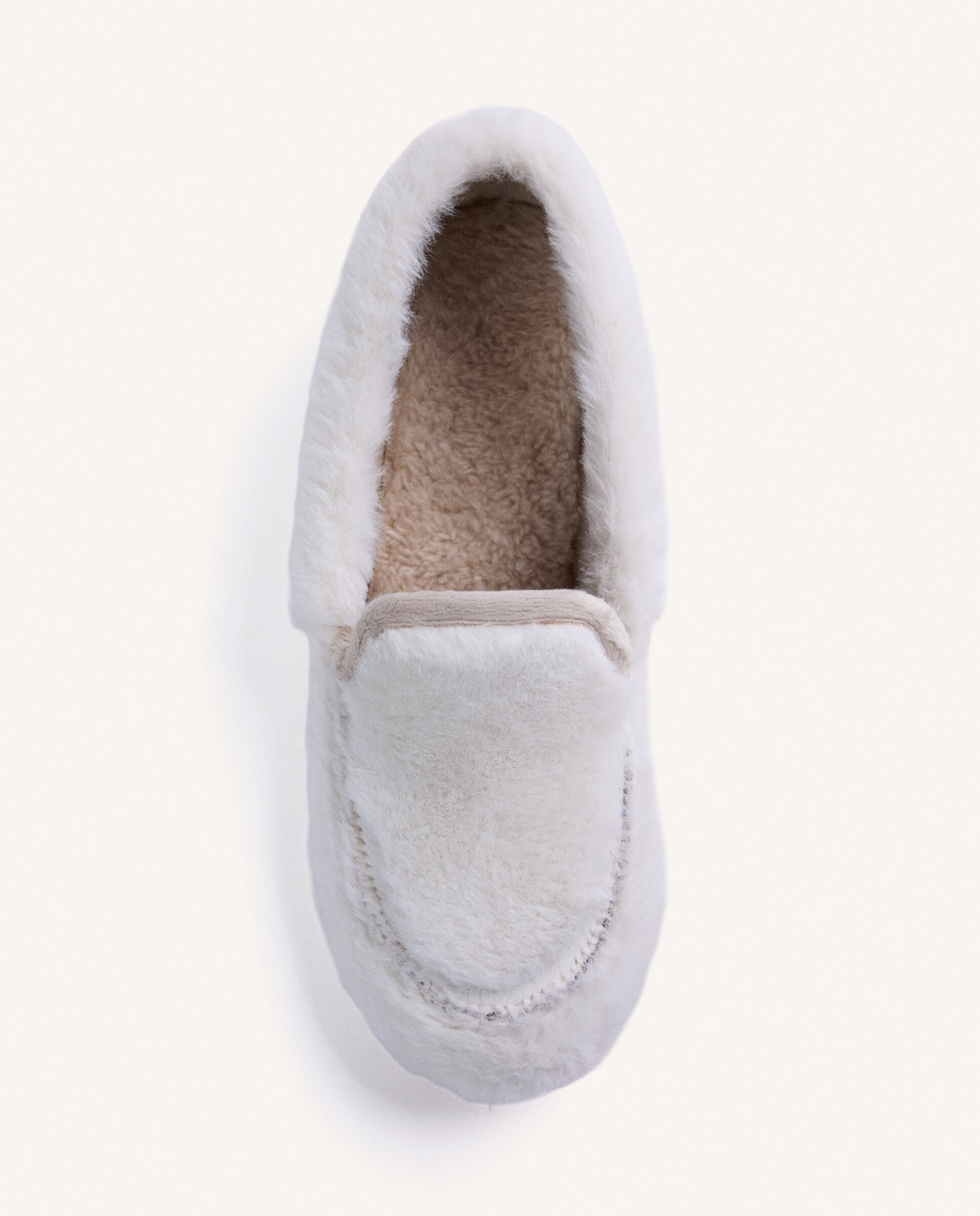 Pantufas Tipo Mocassins de Pelo Branco-3