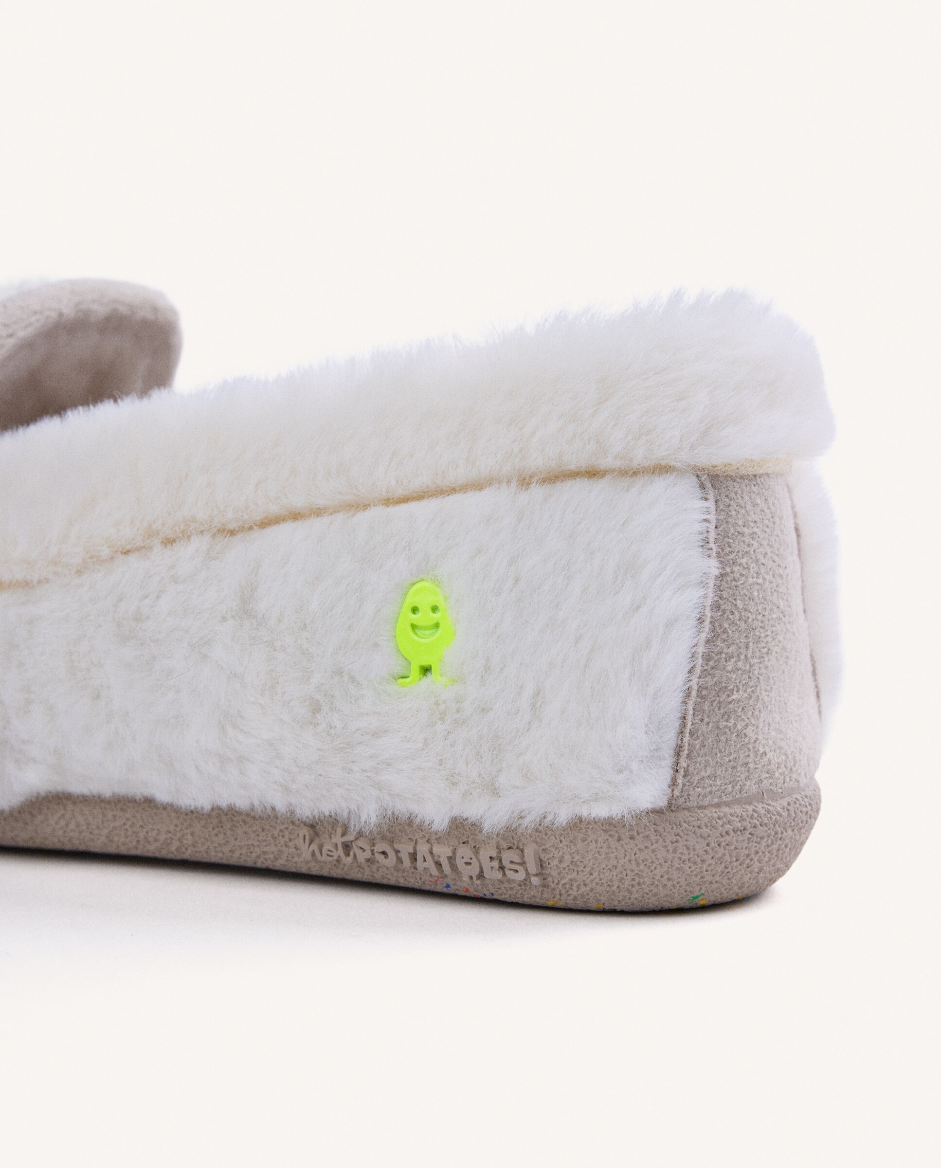 Pantufas Tipo Mocassins de Pelo Branco-4