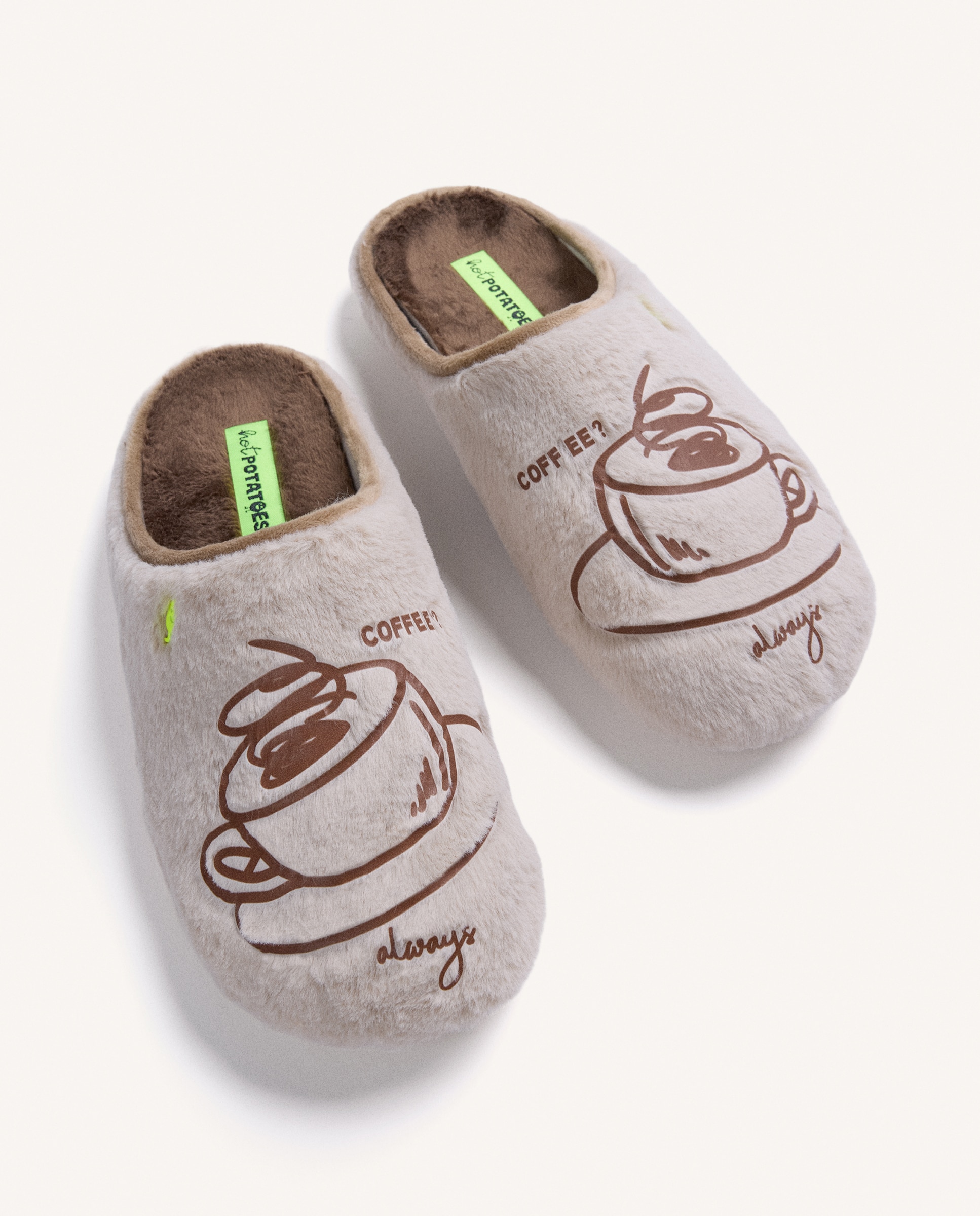 Pantufas de Pelo com Desenho e Texto Bege-4