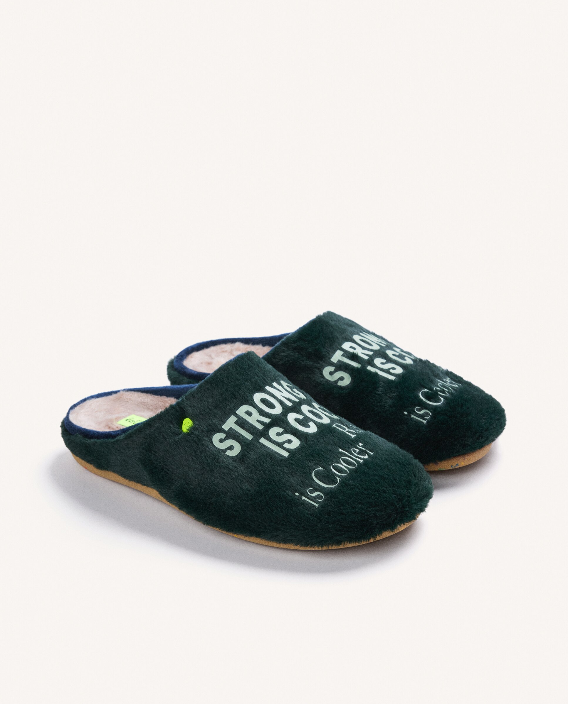Pantufas de Pelo com Texto Verde-2