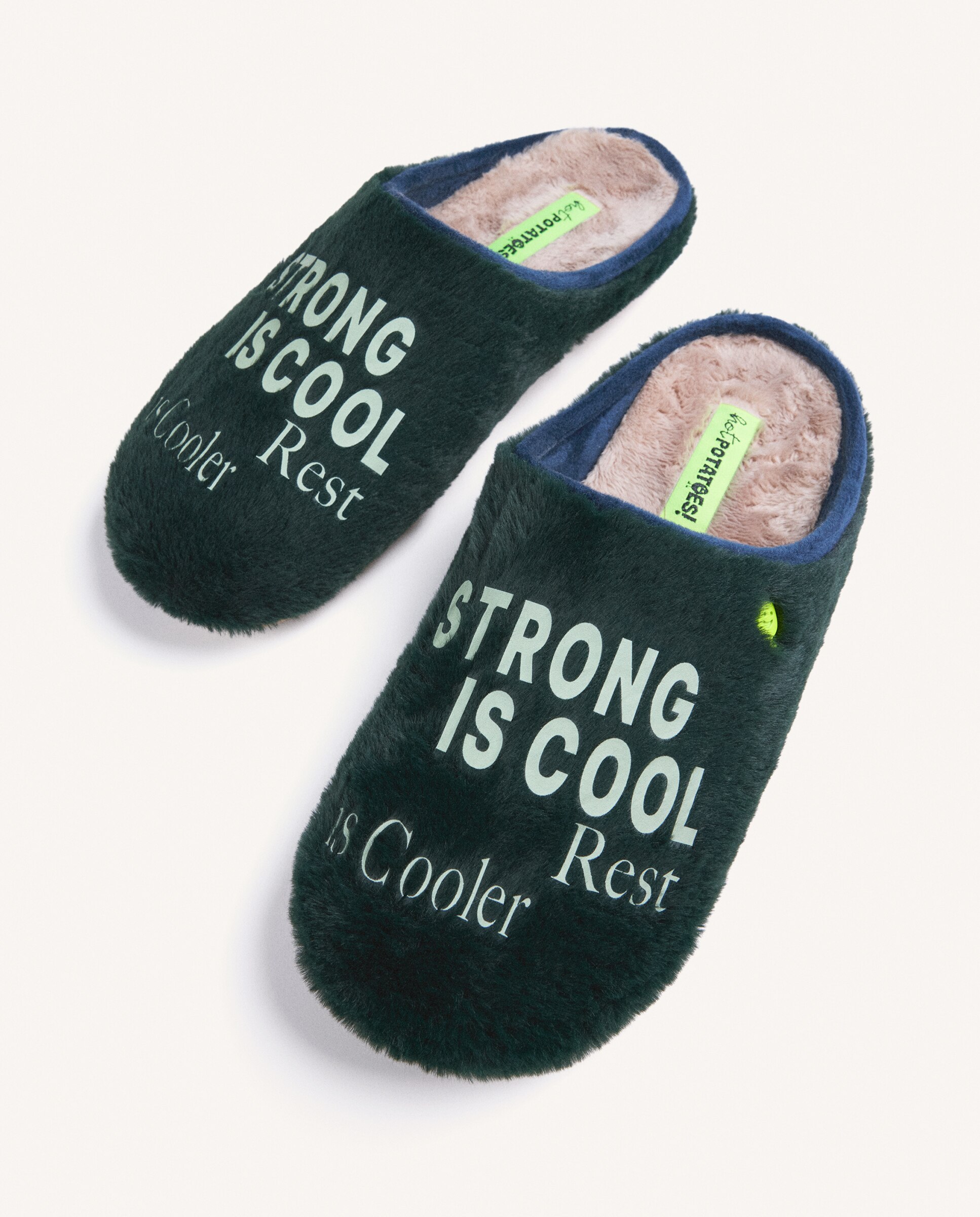 Pantufas de Pelo com Texto Verde-3