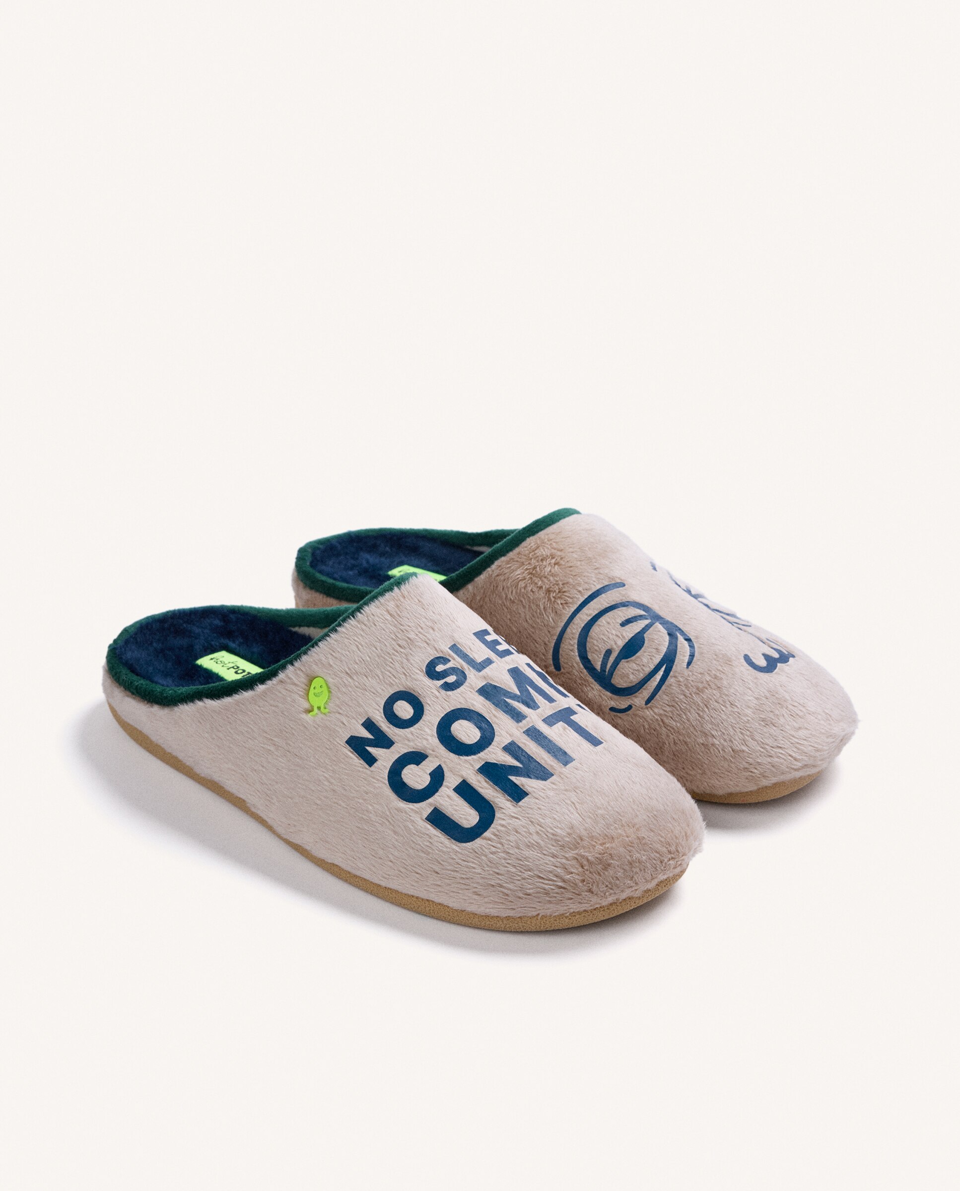 Pantufas de Pelo com Desenho e Texto Bege-2