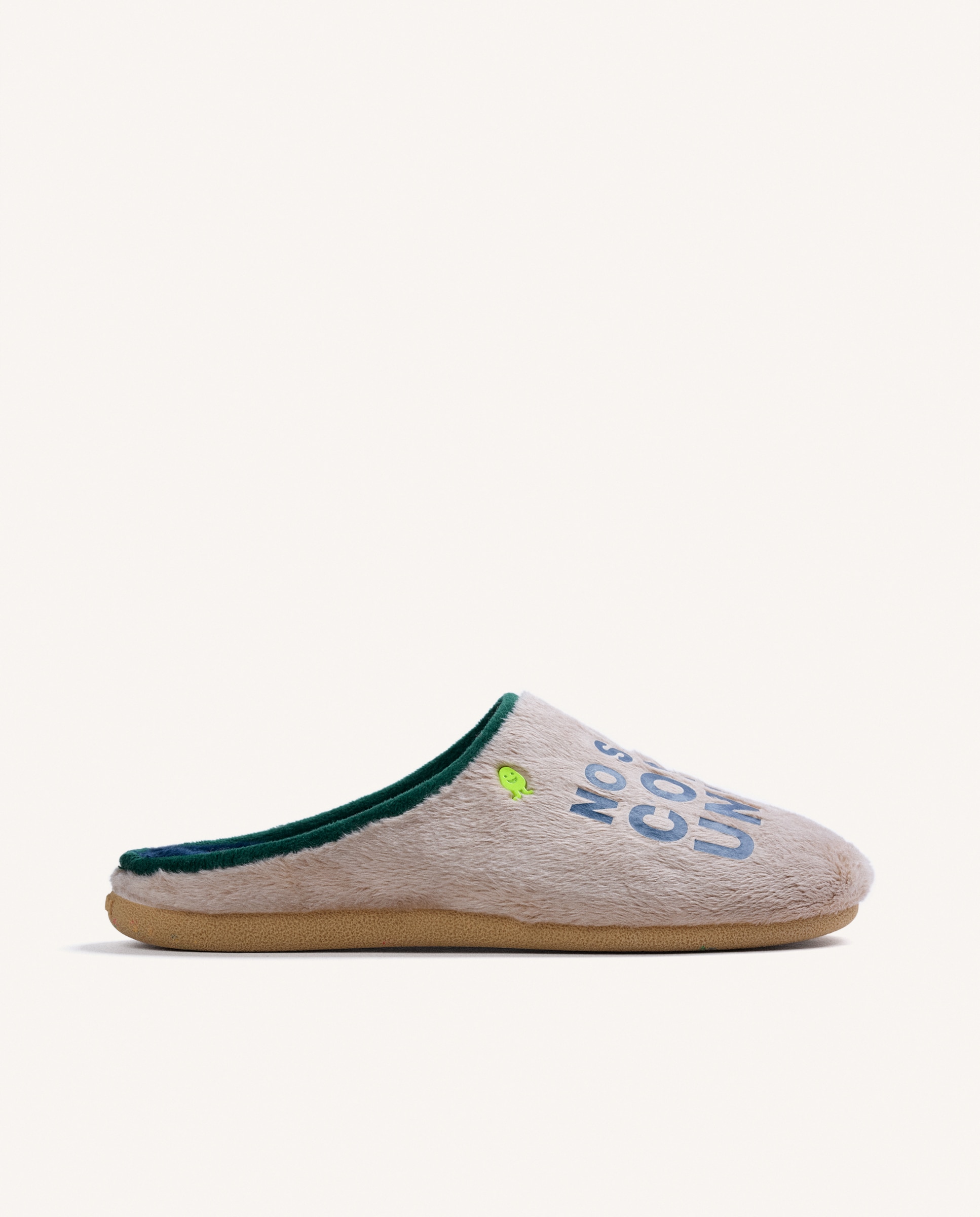 Imagem 0 de Pantufas de Pelo com Desenho e Texto