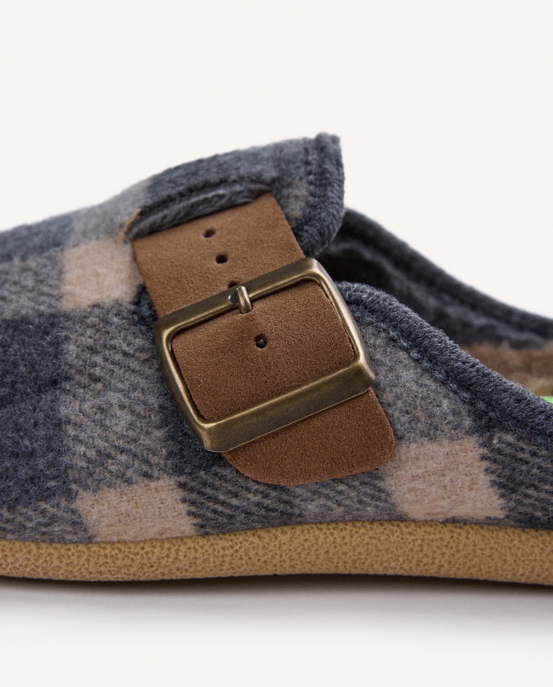 product.carousel.image.label