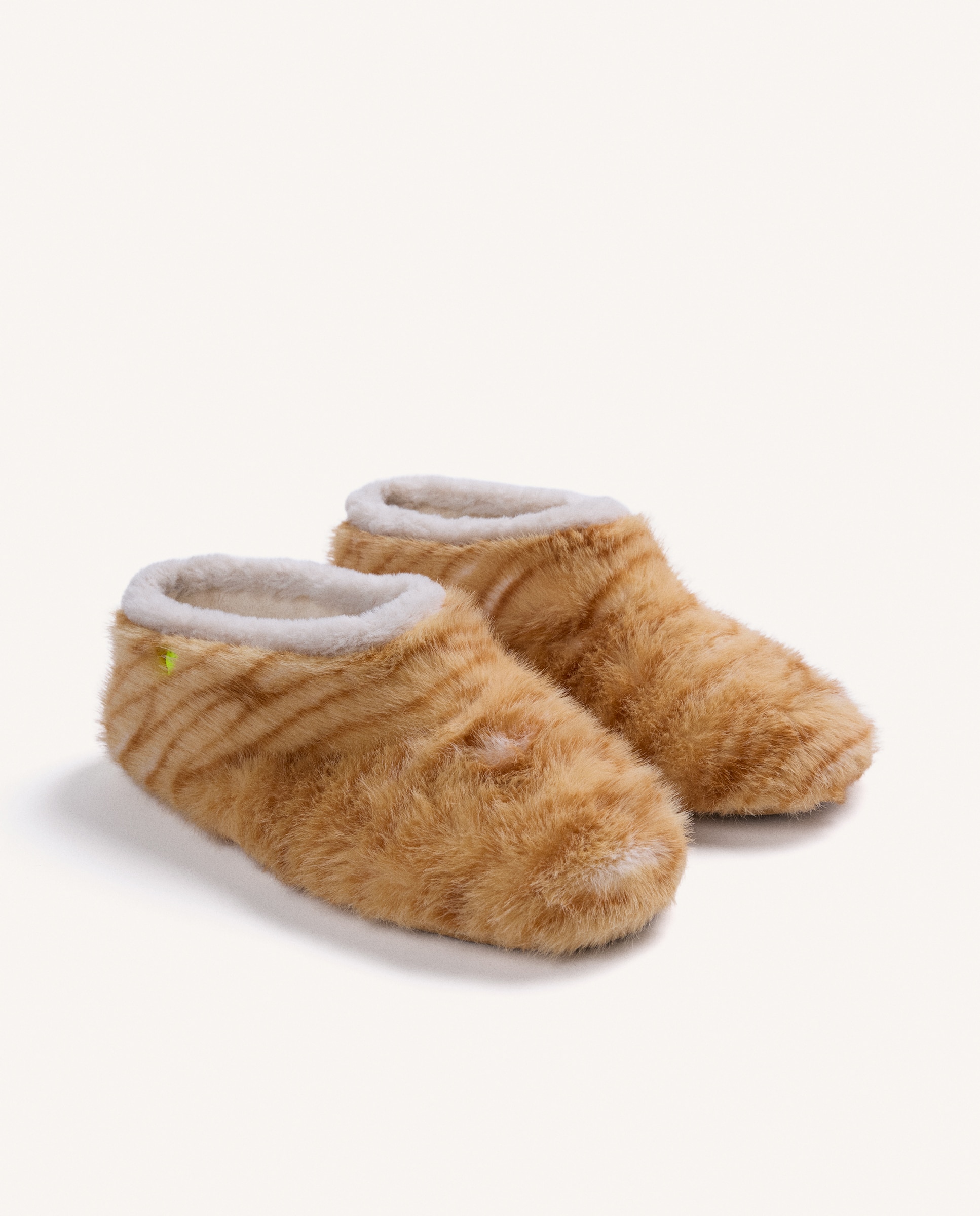 Pantufas Tipo Botim de Pelo Estampado-2