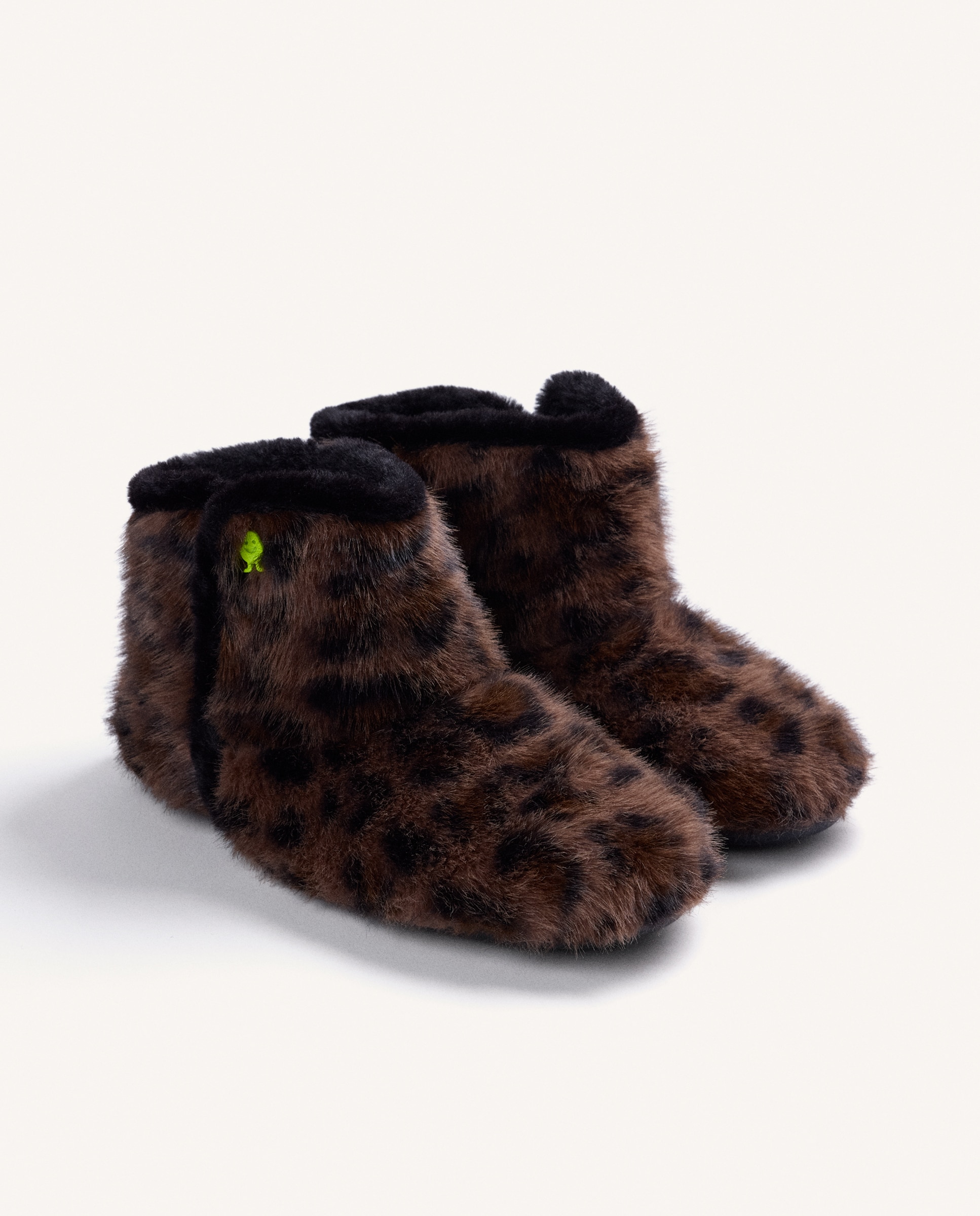 Pantufas Tipo Botim de Pelo Estampado-2