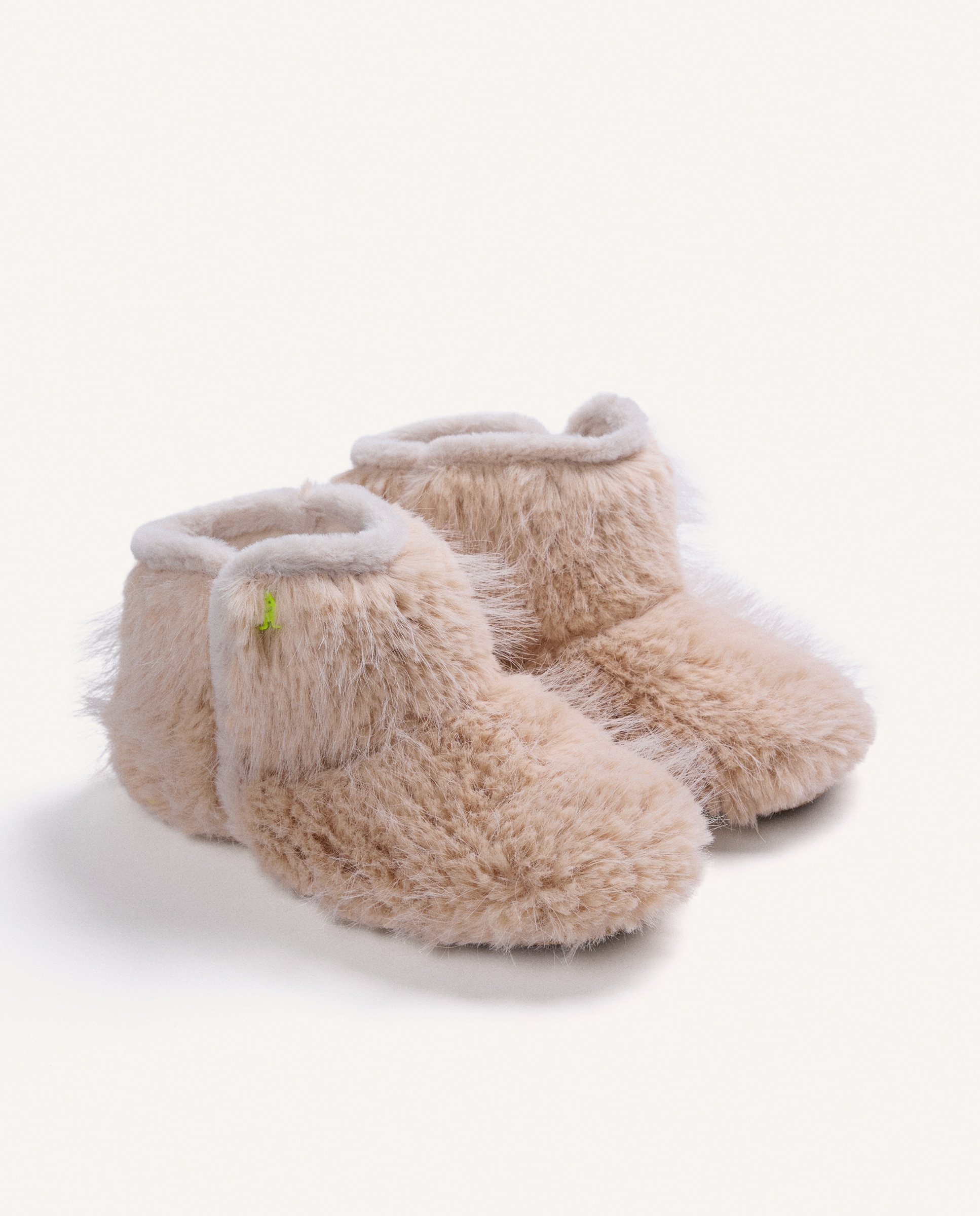 Pantufas Tipo Botim de Pelo Bege-2