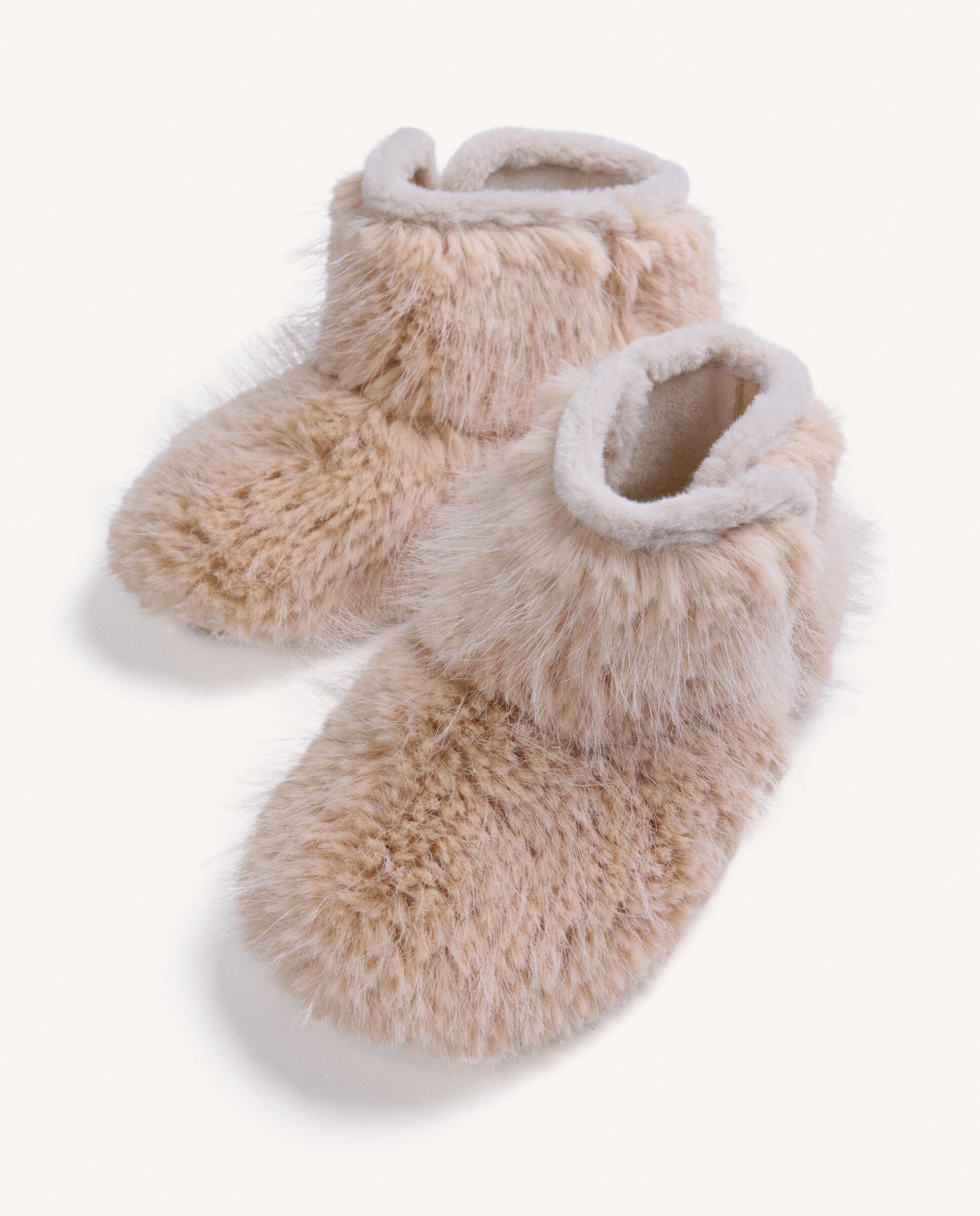 Pantufas Tipo Botim de Pelo Bege-3
