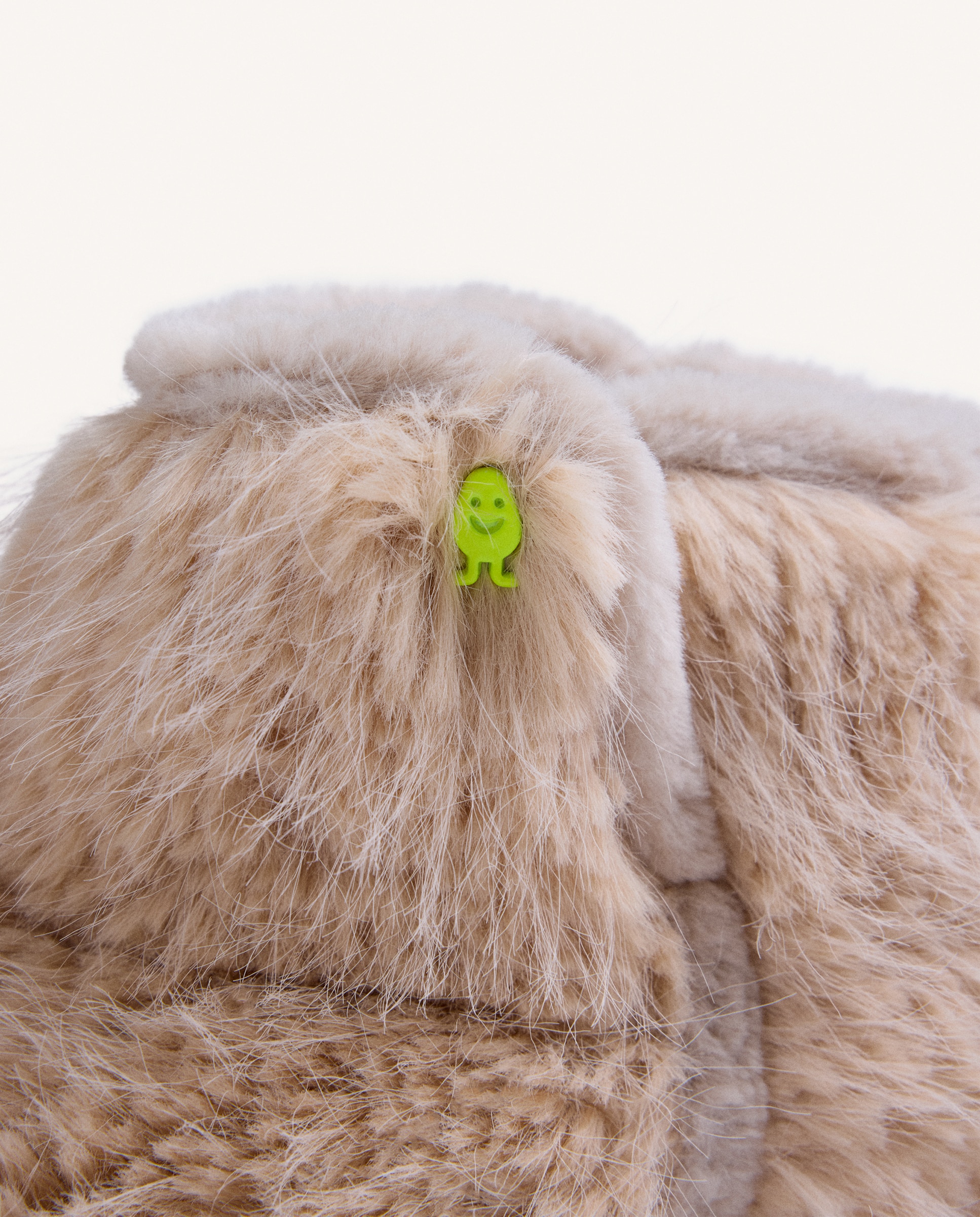 Pantufas Tipo Botim de Pelo Bege-4