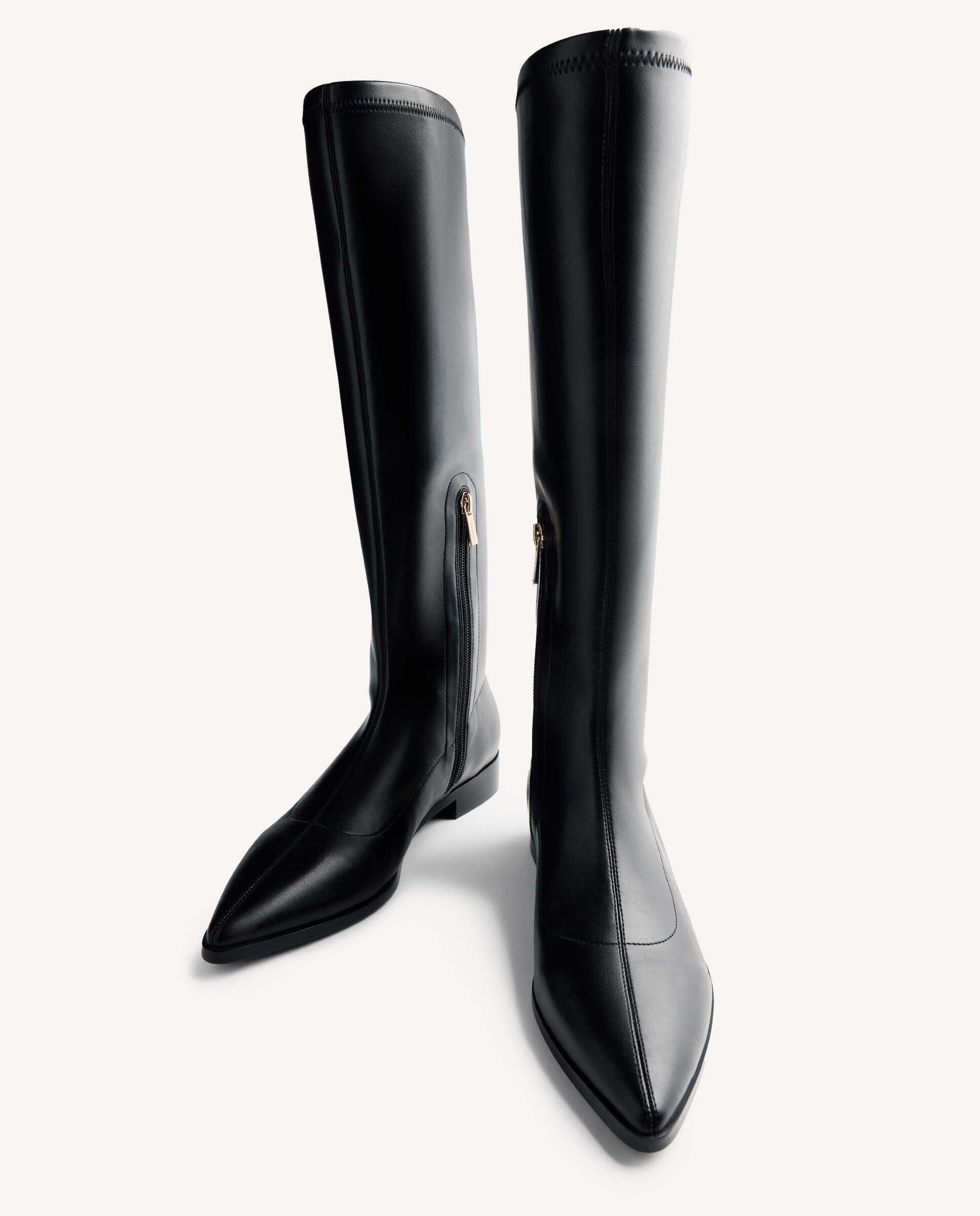 Botas Básicas com Cano Alto e Elástico e Biqueira Afiada Preto-6