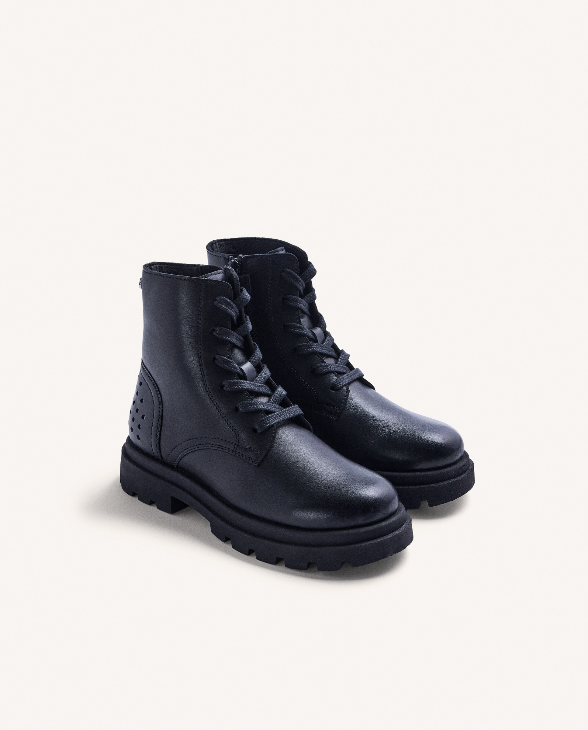 Botas Infantil de Pele em Preto com Fecho Zip Lateral Preto-2
