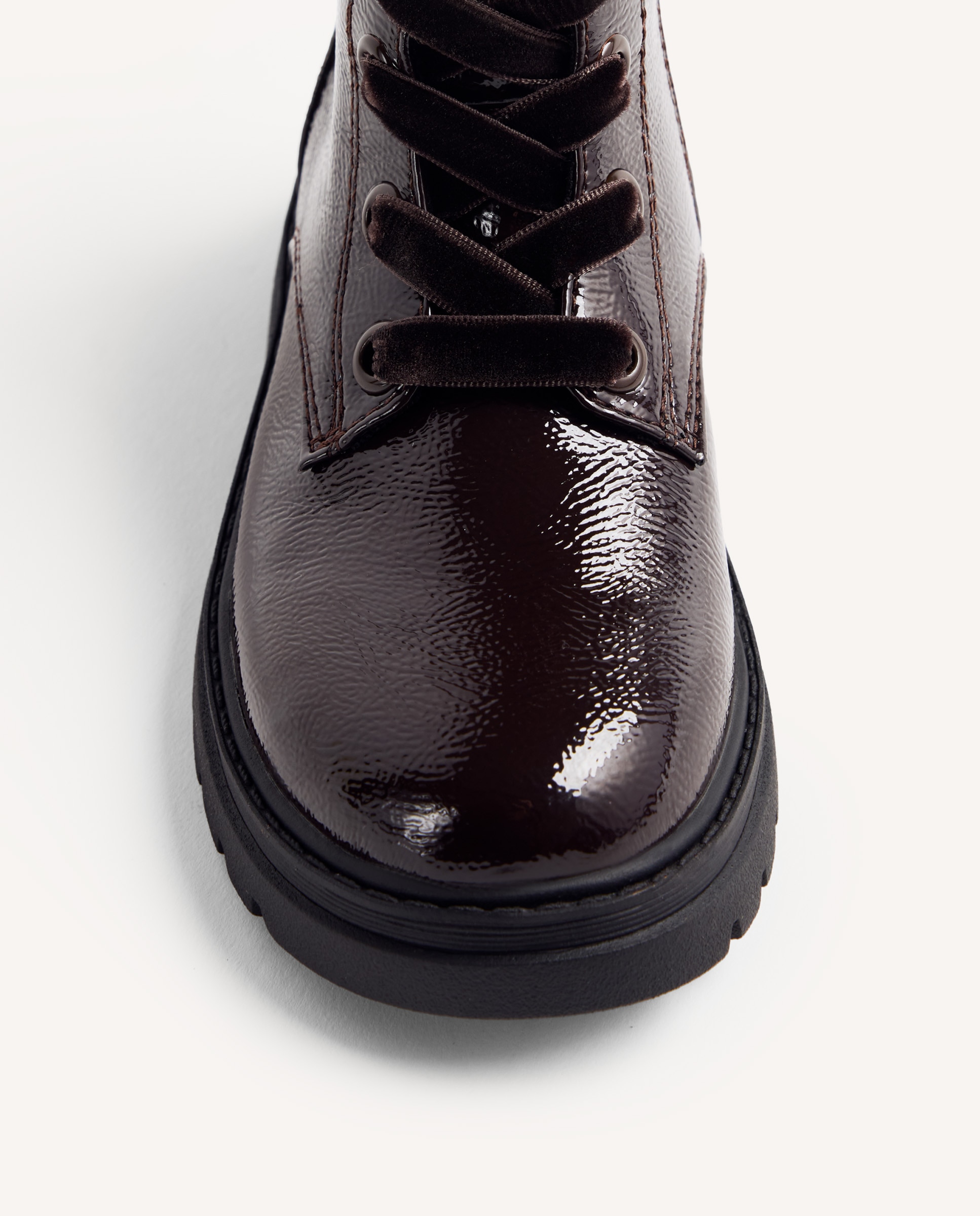 Botas Infantil Efeito Verniz com Fecho Zip Chocolate-3