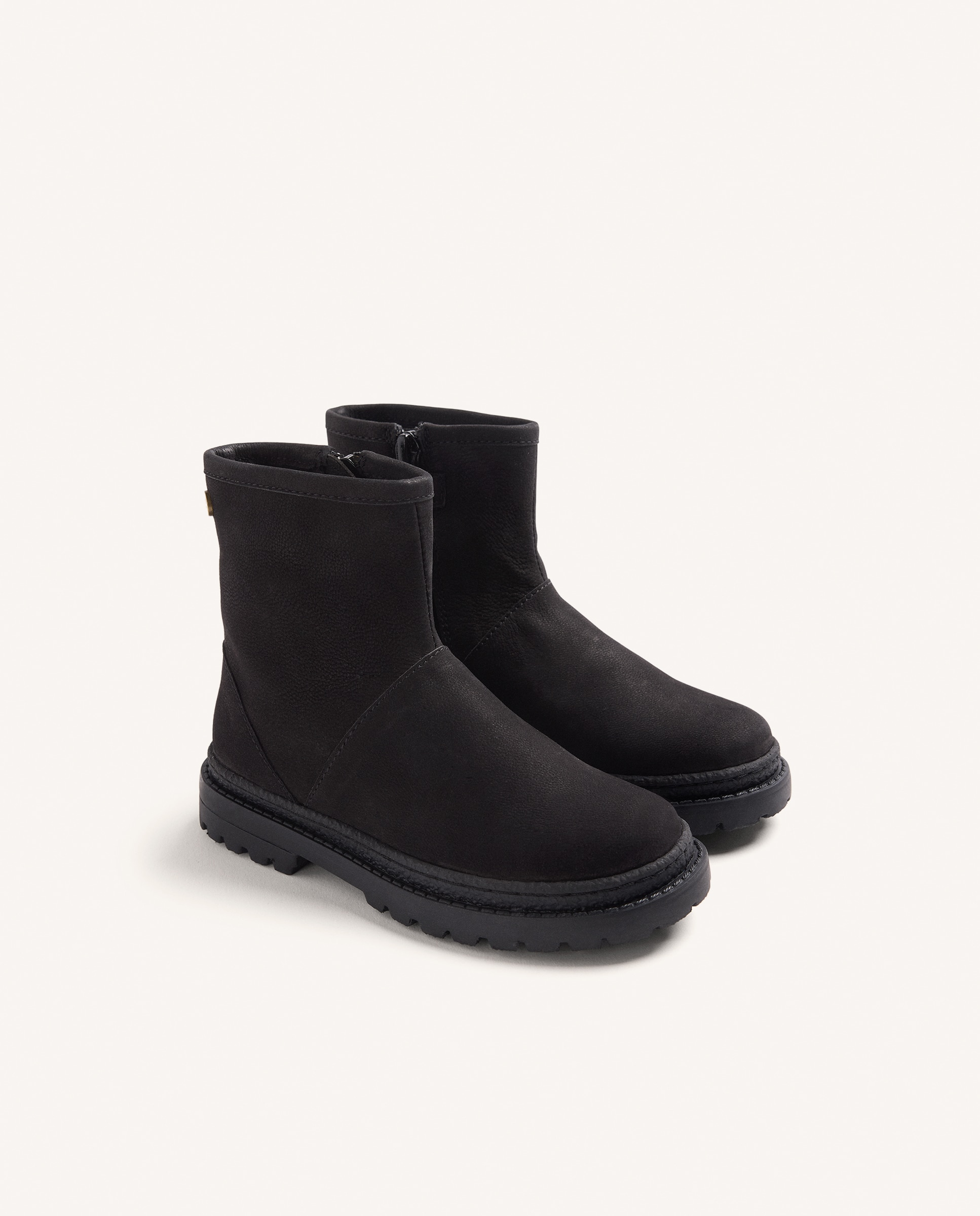 Botas Infantil de Pele com Sola Track e Fecho Zip Lateral Preto-2