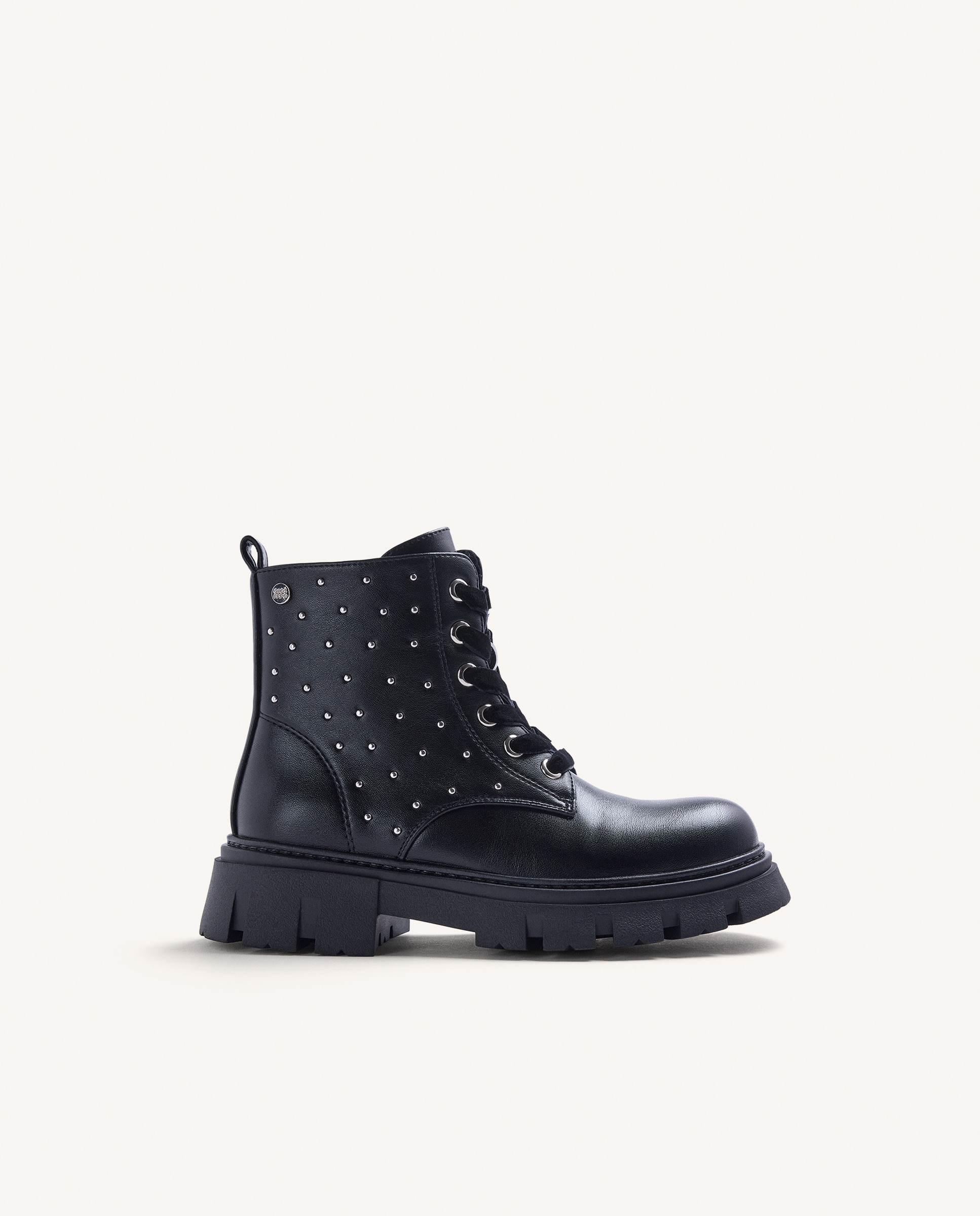 Imagem 0 de Botas com Detalhe de Tachas com Fecho Zip Lateral