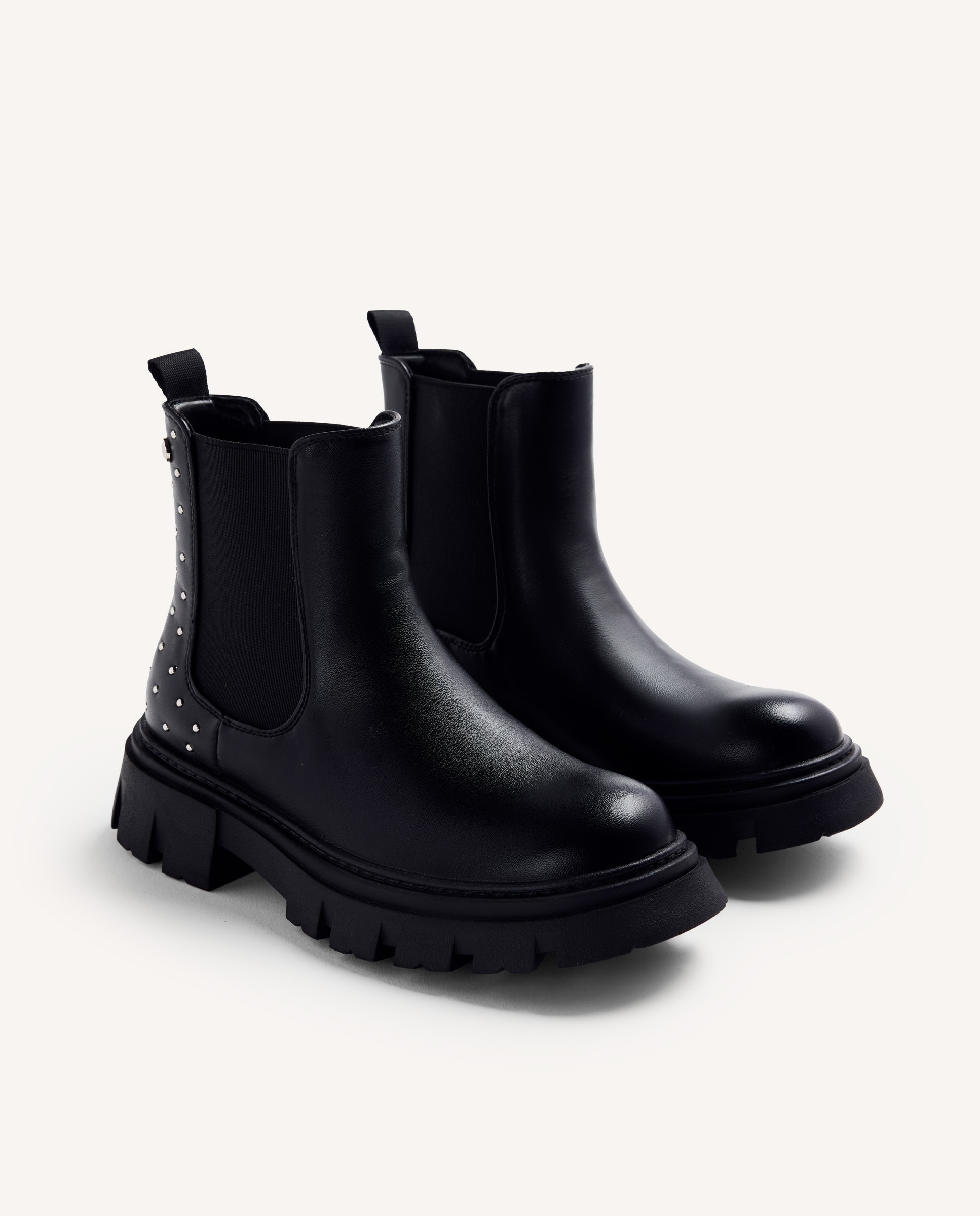 Botas Chelsea com Sola Track e Tachas no Calcanhar Preto-2