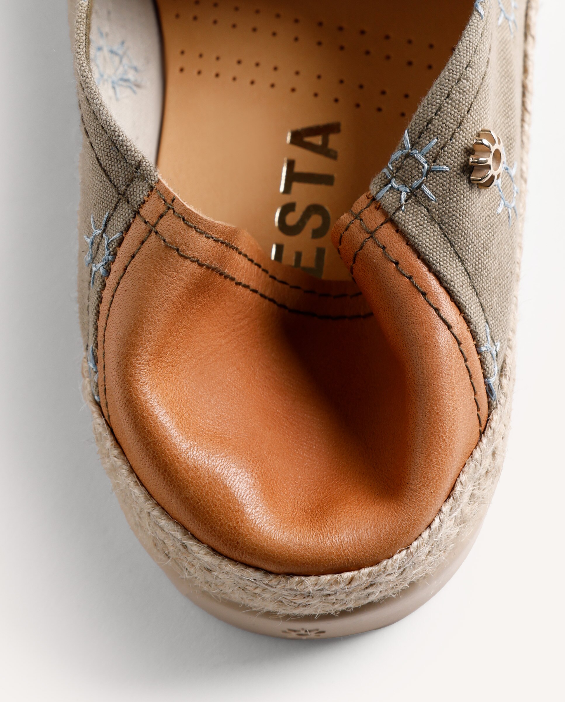 Socas de Pele com Estampado de Sóis e Corte Tipo Slip-on com Elásticos Caqui-4