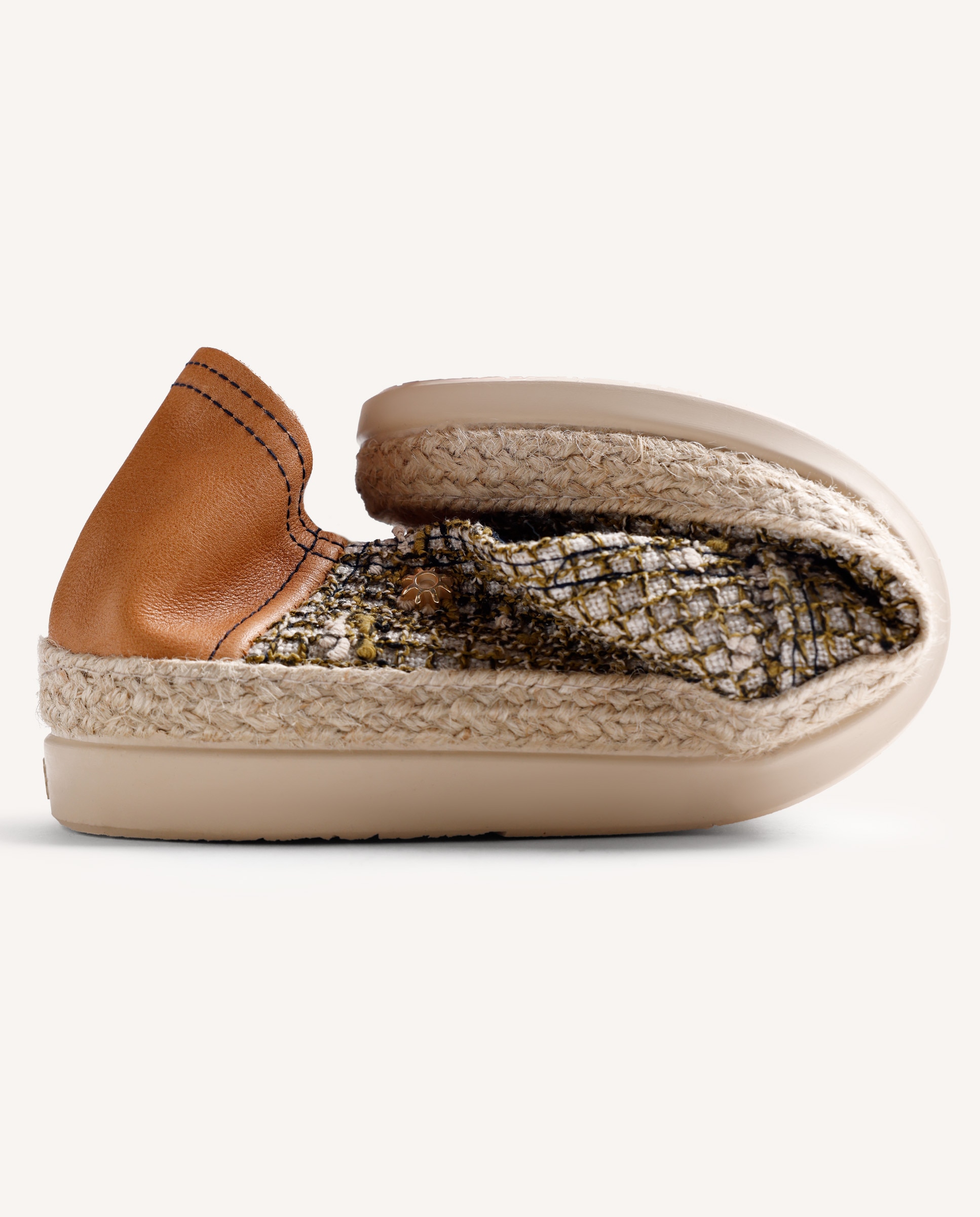 Yute de Pele com Rejilla e Corte Tipo Slip-on com Elásticos Caqui-5