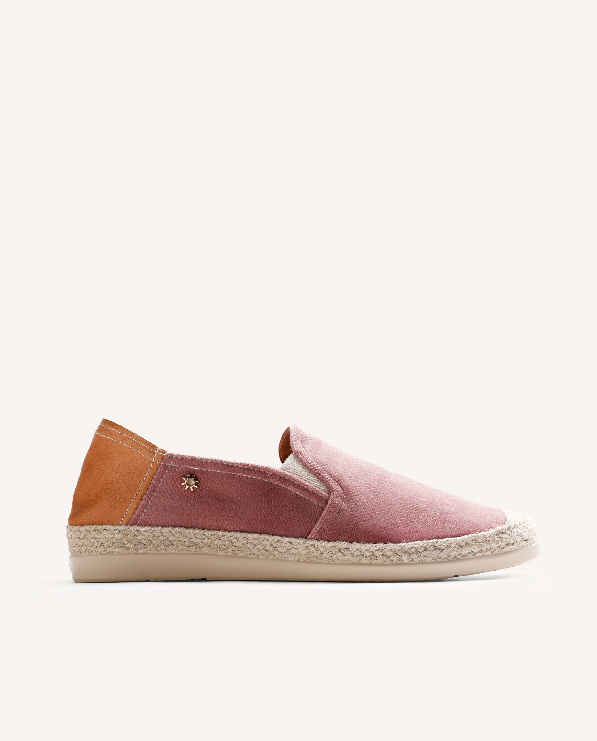 Imagem 0 de Juta de Pele de Veludo com Corte Tipo Slip-on com Elásticos