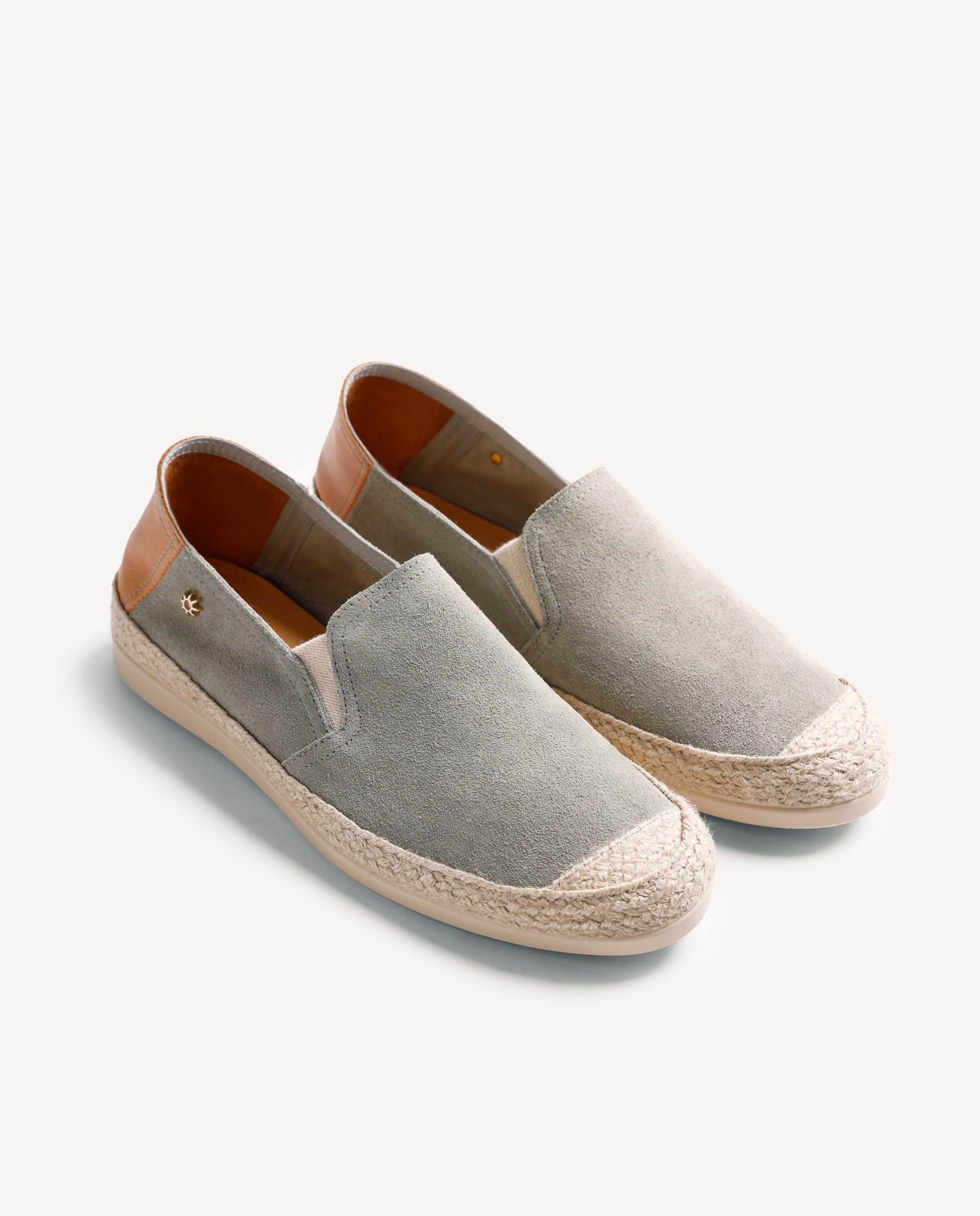 Yute de Pele Camurça com Corte Tipo Slip-on com Elásticos Caqui-2