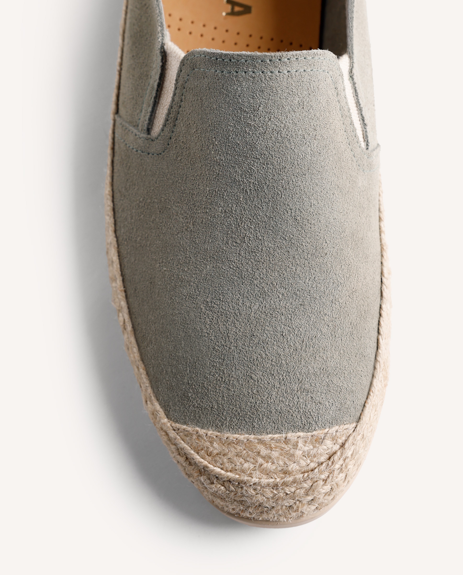 Yute de Pele Camurça com Corte Tipo Slip-on com Elásticos Caqui-3