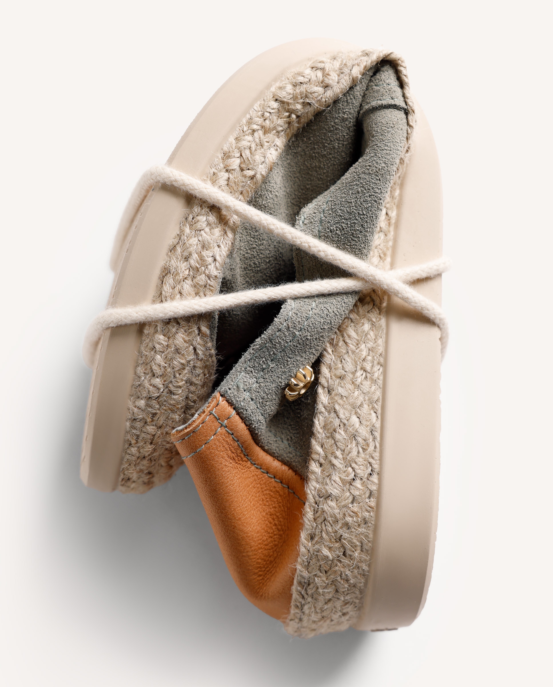 Yute de Pele Camurça com Corte Tipo Slip-on com Elásticos Caqui-4