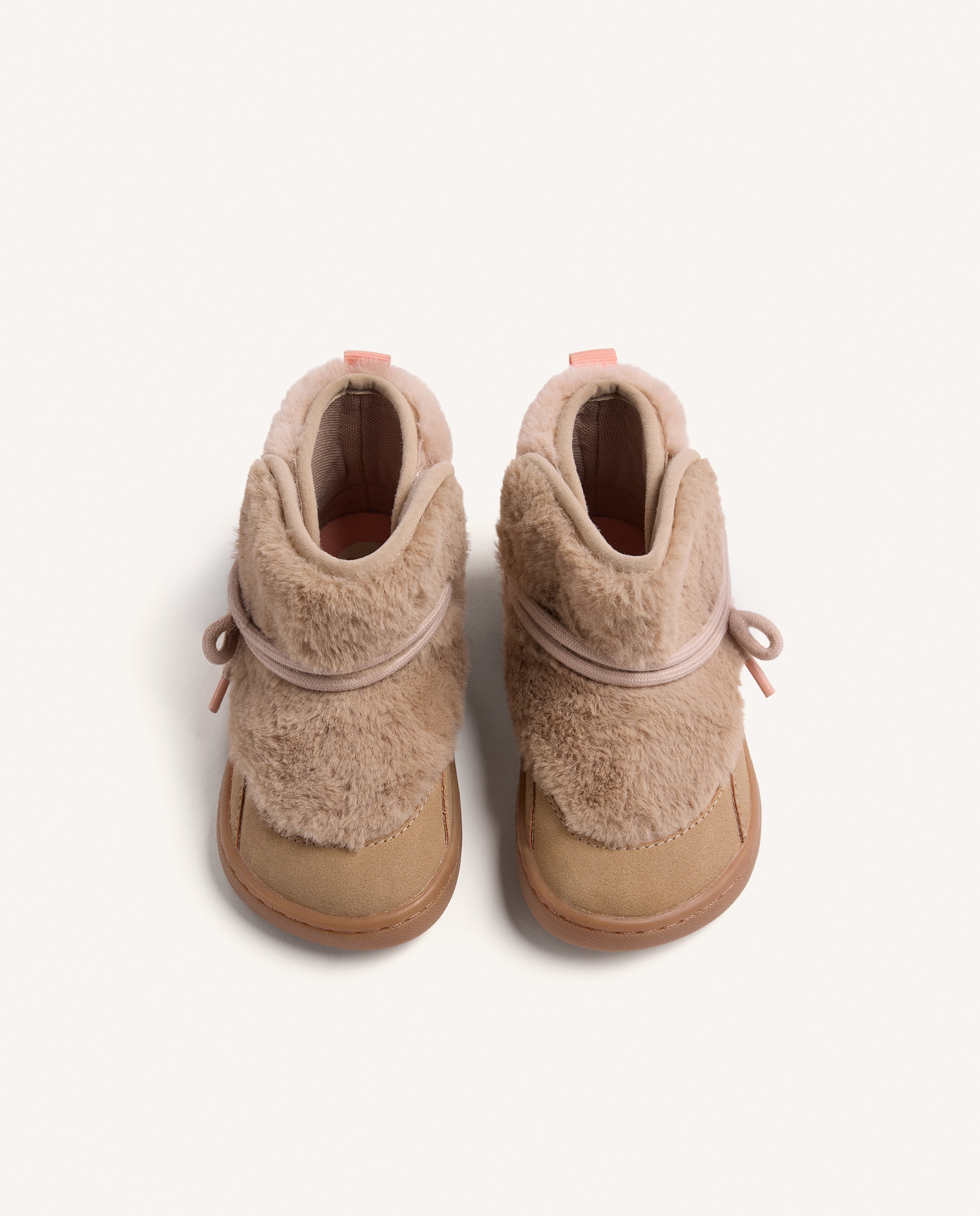 Botas de Bebé Estilo Australianas com Adorno de Pompom Barefoot Bege-3