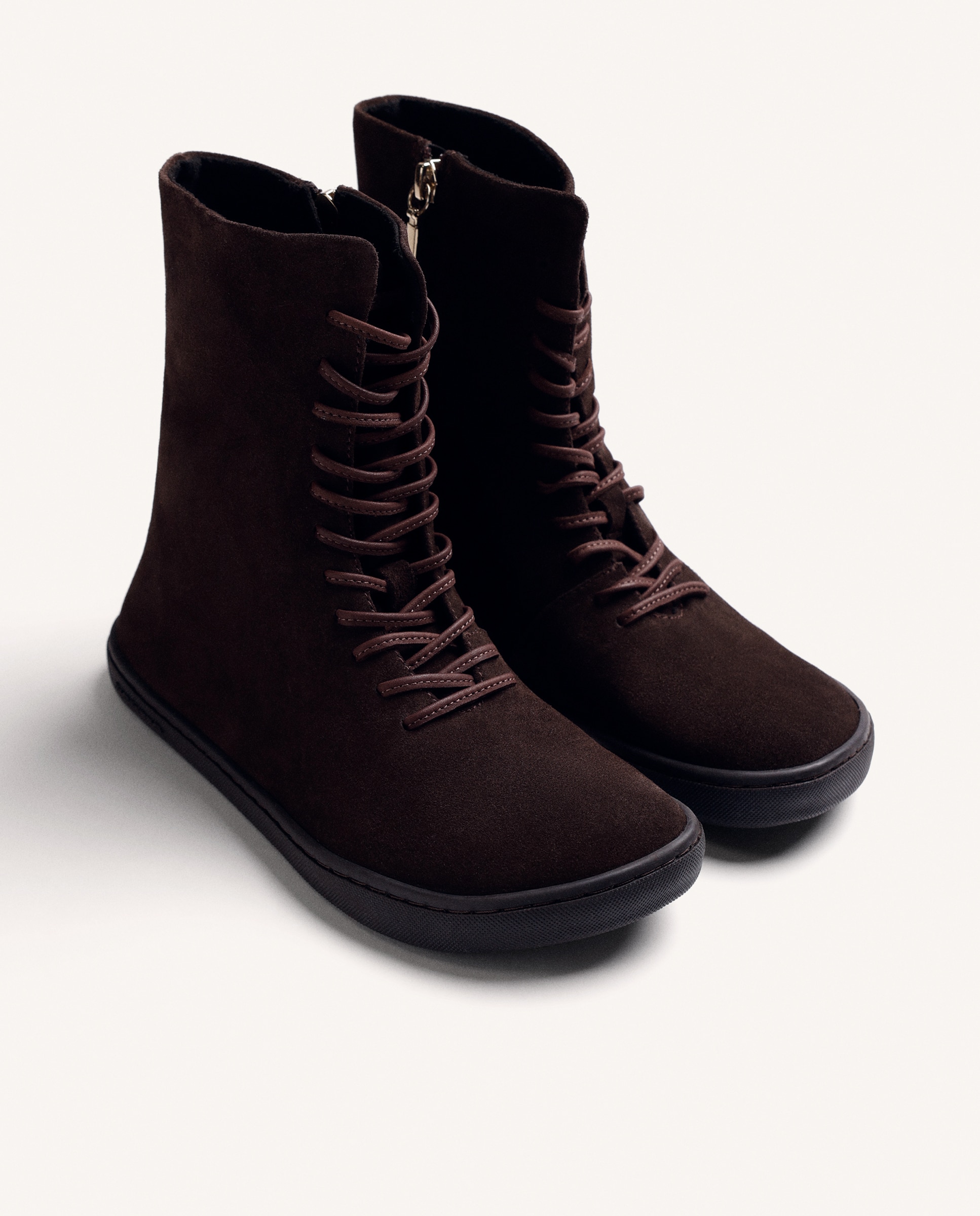 Botas Básicas em Pele Camurça com Cano Flexível Barefoot Chocolate-2
