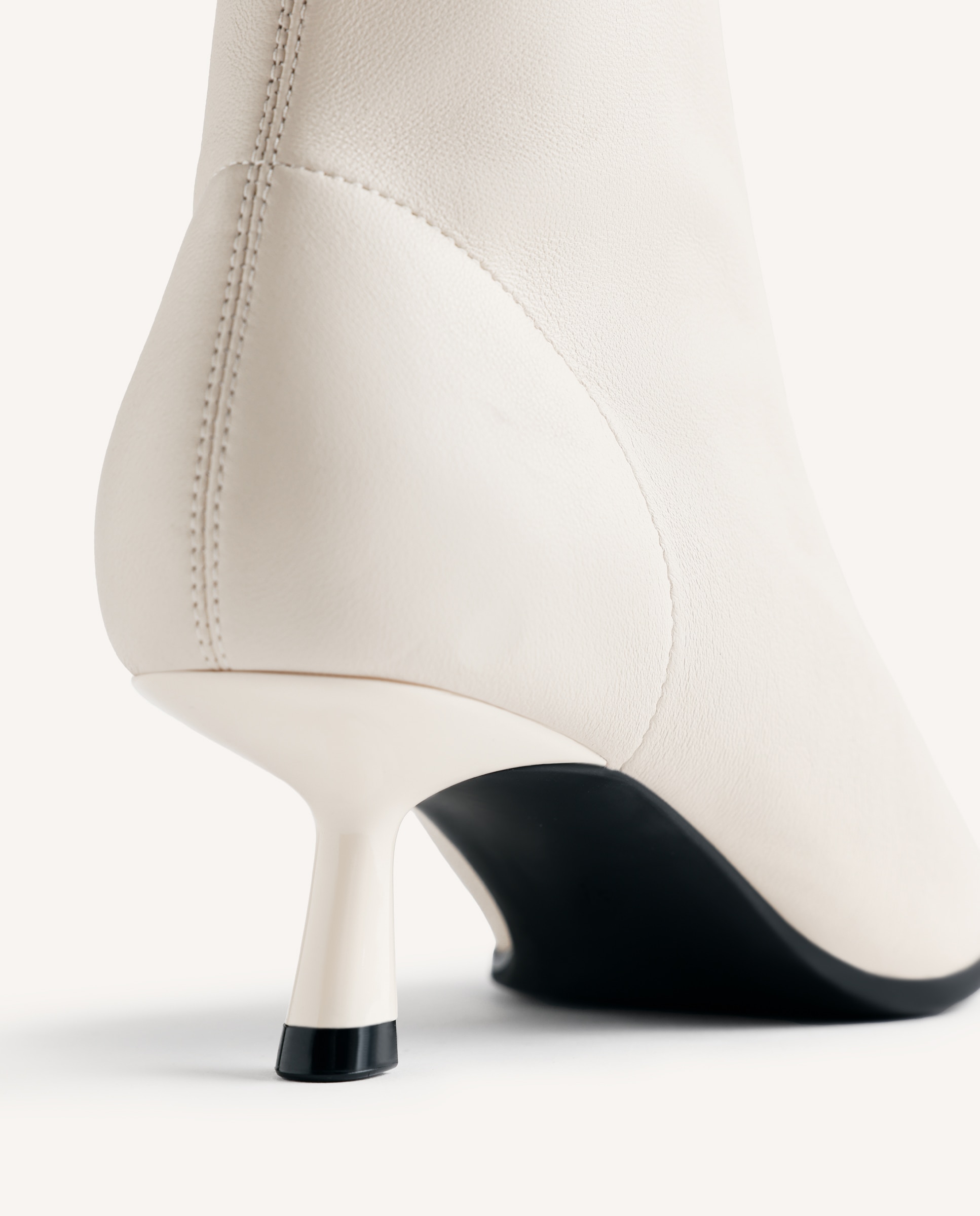 Botins Elásticos de Pele By Melyssa Pinto Branco-4