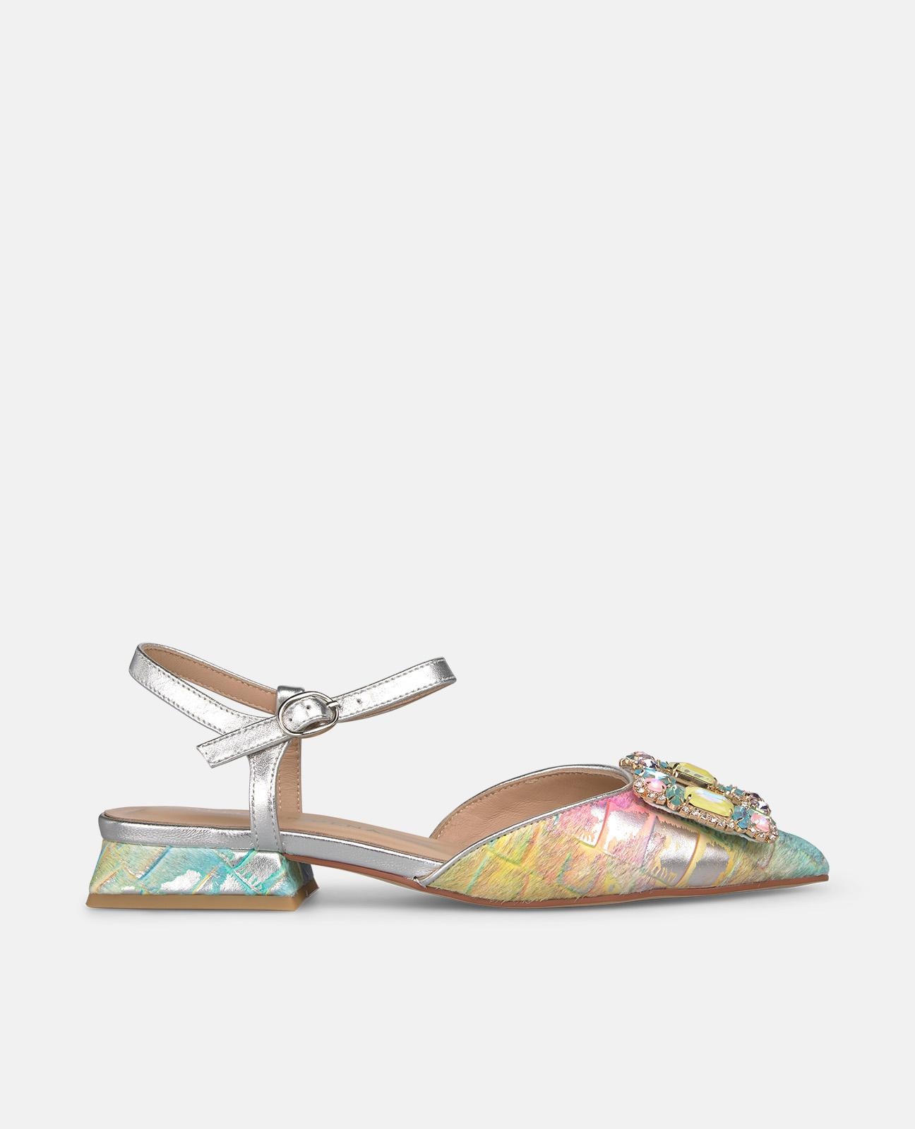 Imagem 0 de Mules Rasos em Pele Efeito Fantasia com Detalhe Joia Frontal e Pulseira no Tornozelo