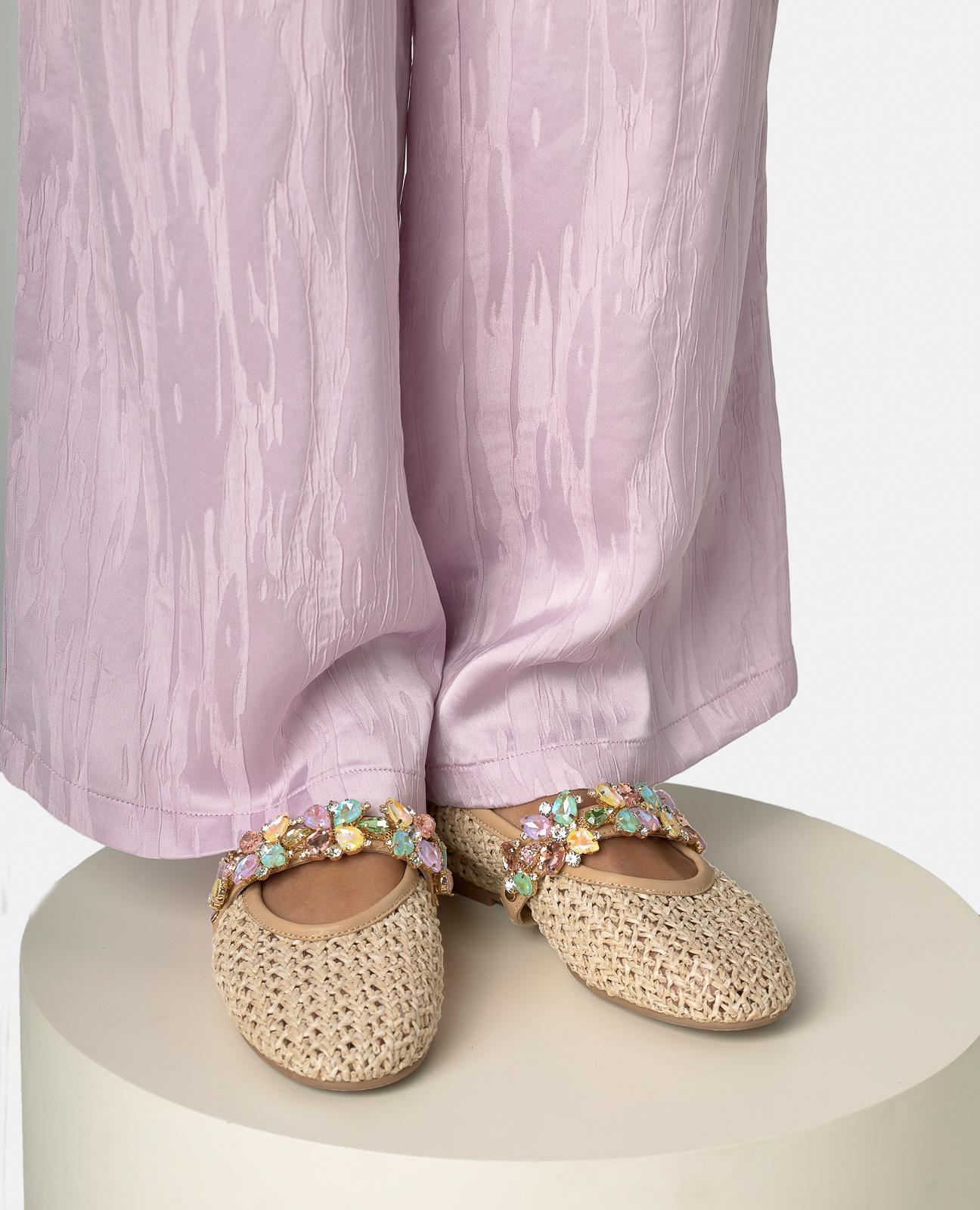 Imagem 0 de Sabrinas Rasas de Ráfia com Tira Frontal com Detalhe Joia