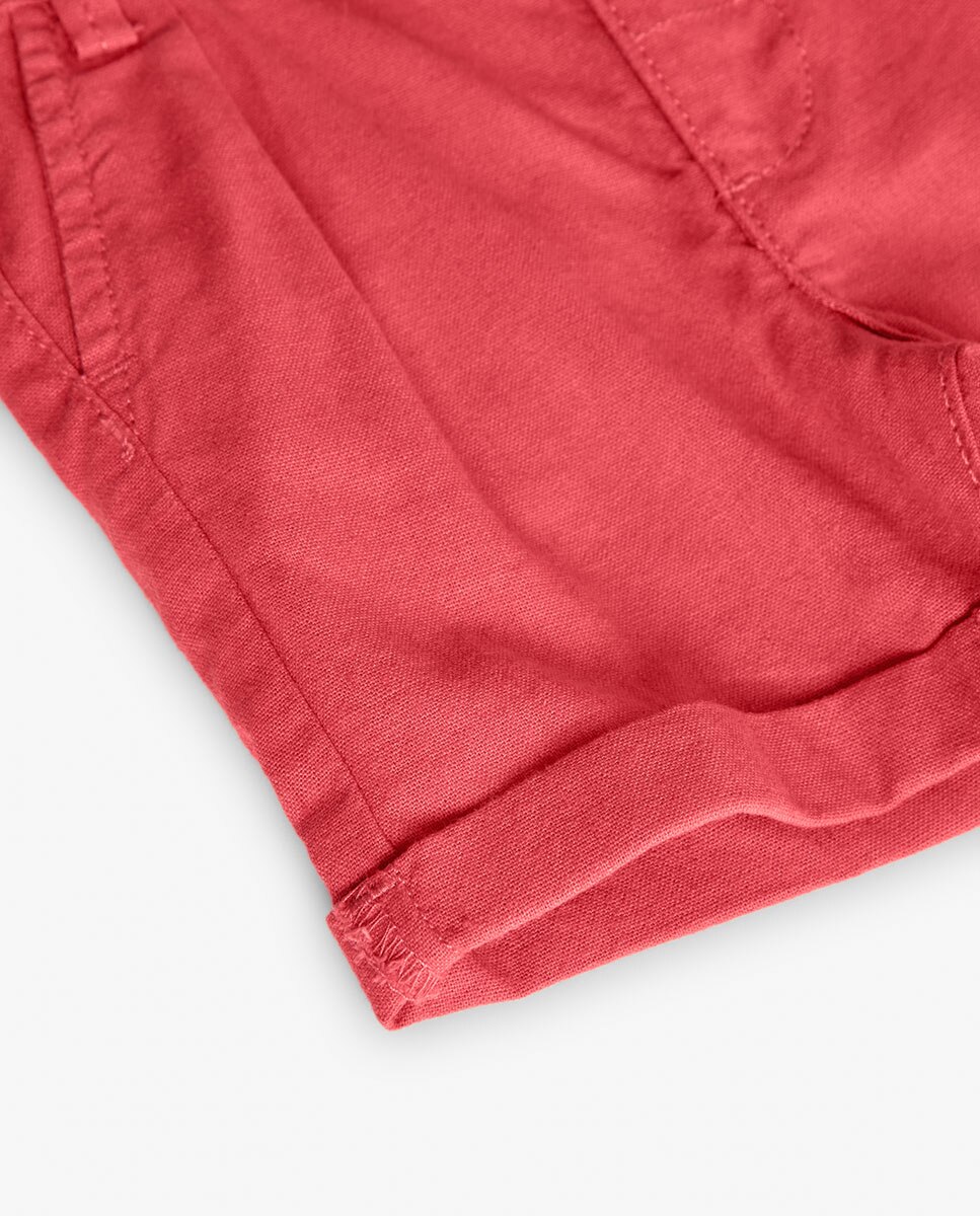 Bermudas Lisa Infantil com Pinças e Fecho de Botão Boboli Vermelho-4