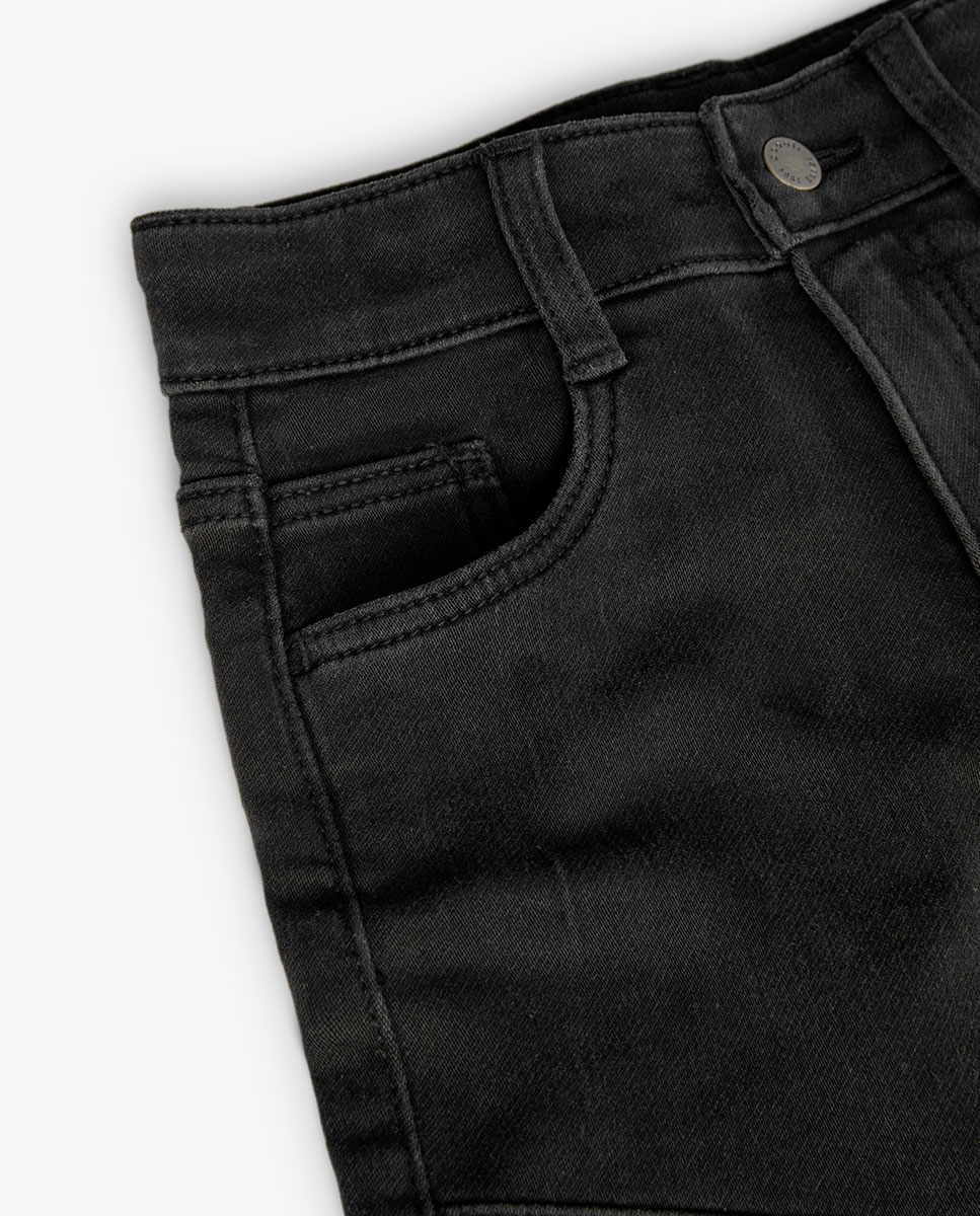 Bermudas Infantil Cinco Bolsos com Presilhas na Cintura Preto-3