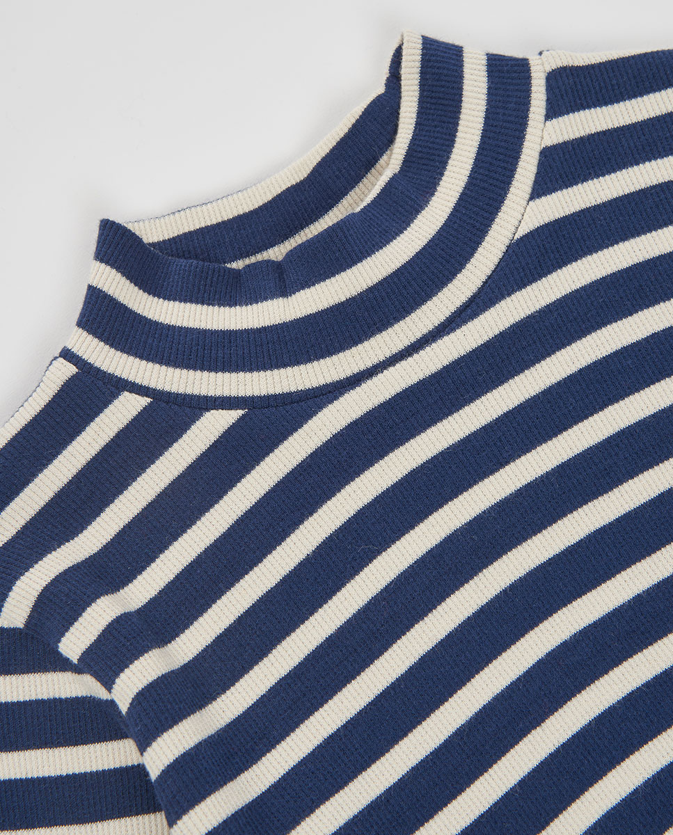 T-shirt de Manga Comprida Infantil com Estampado Às Riscas e Gola Semicisne Branco-4