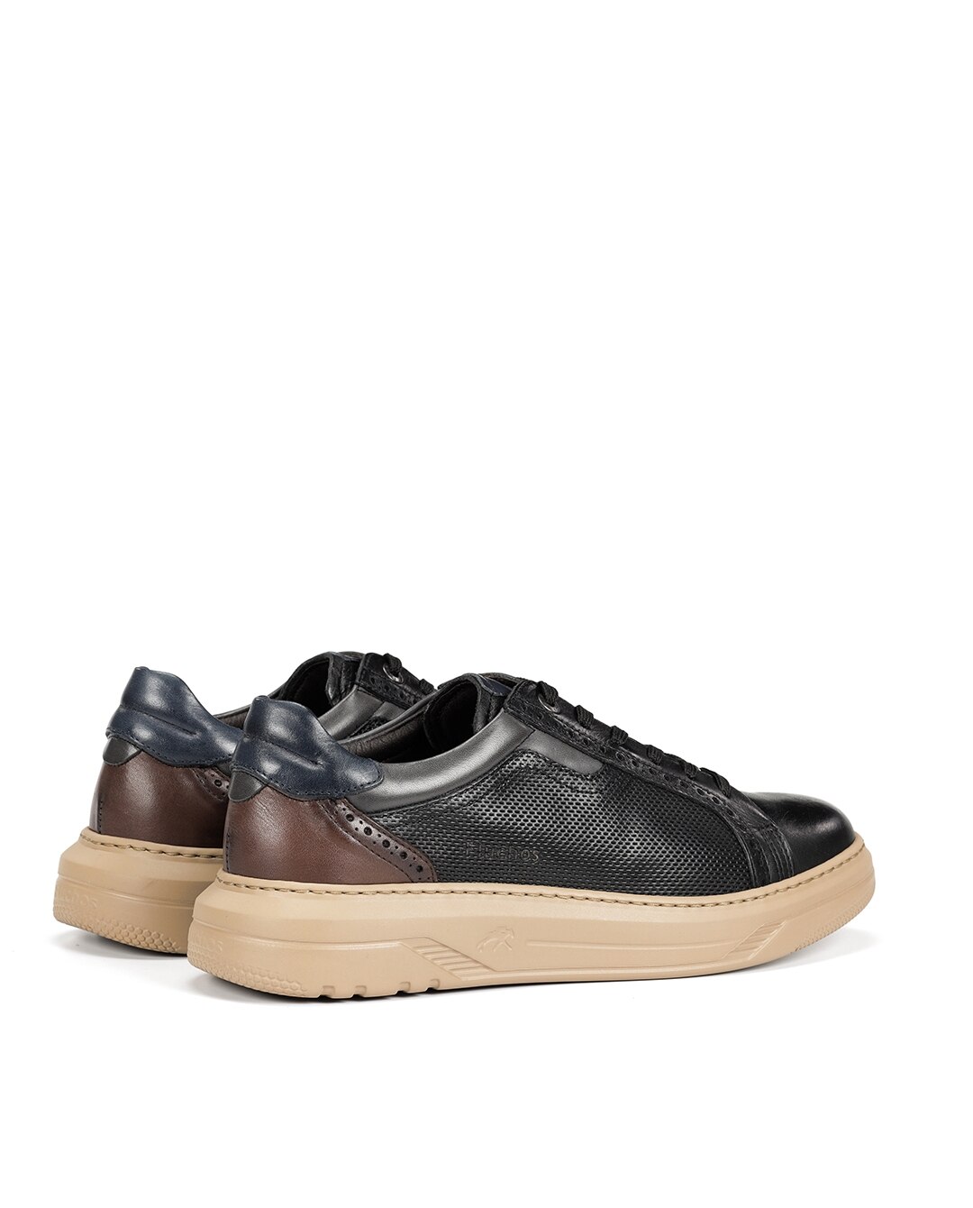 Sapatos de Cordões Fabricados em Pele Preto-3