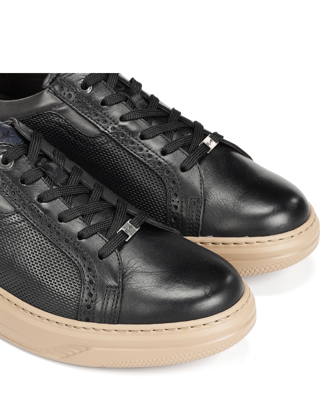 Sapatos de Cordões Fabricados em Pele Preto-6