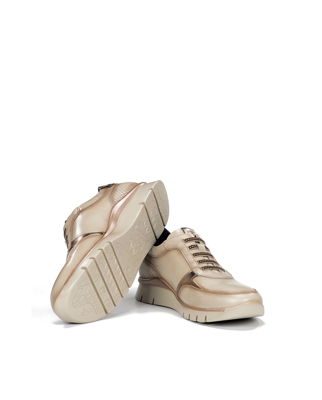 Sapatos de Cordões Fabricados em Pele Dourado-4