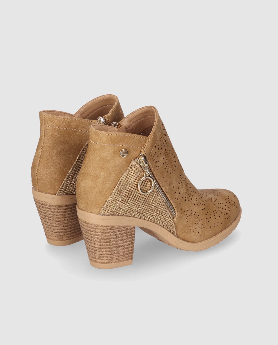 Botins Básicos com Combinação de Texturas e Perfurados Decorativos Camel-3