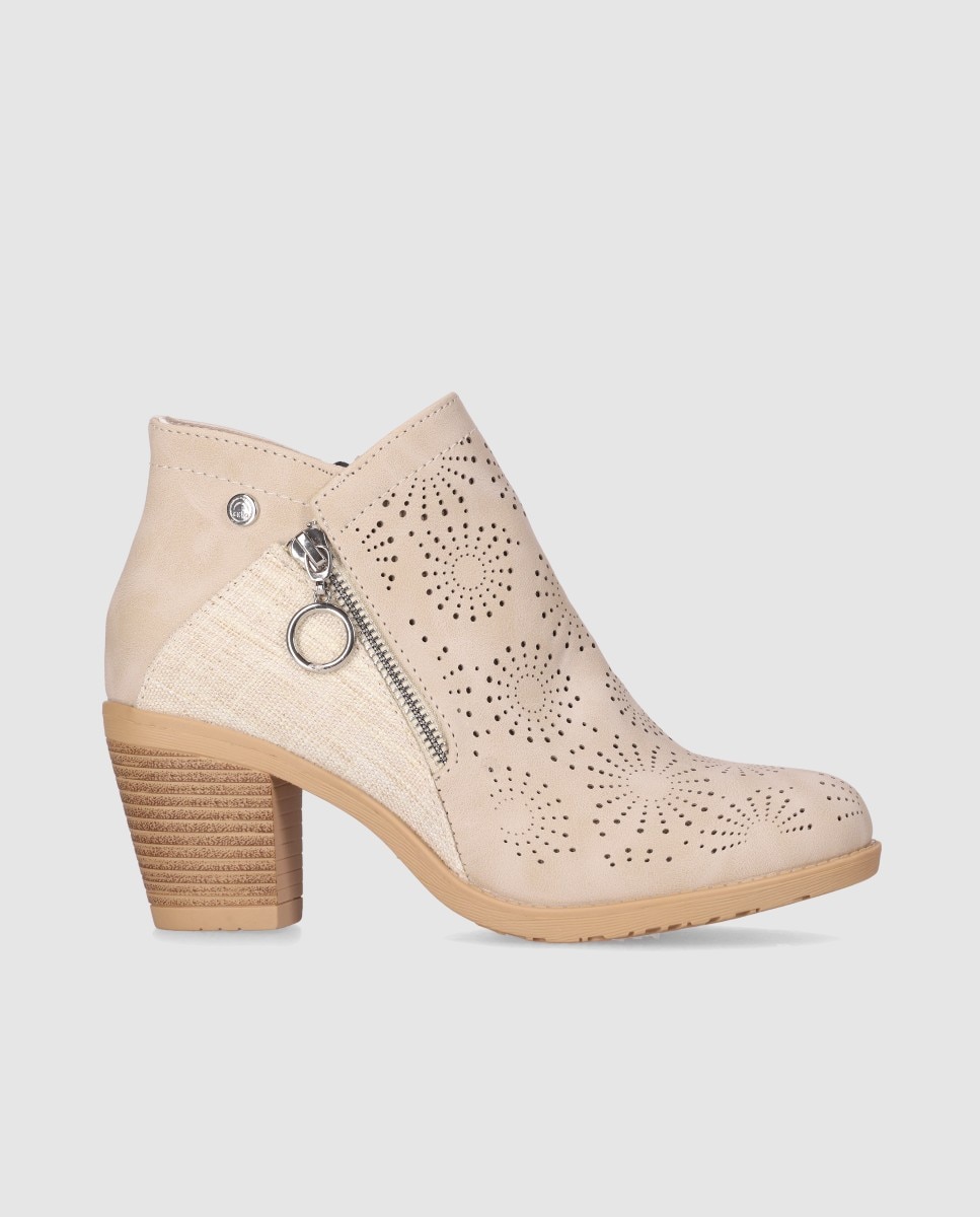 Botins Básicos com Combinação de Texturas e Perfurados Decorativos Bege-1