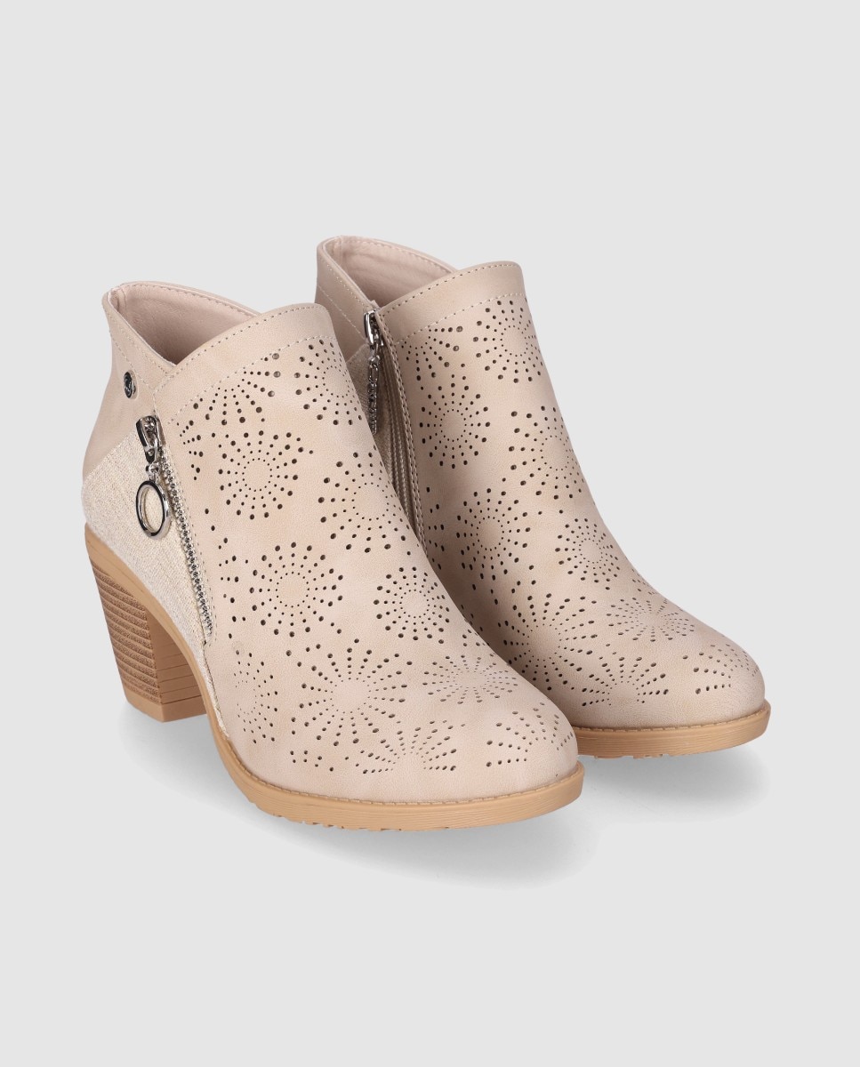 Botins Básicos com Combinação de Texturas e Perfurados Decorativos Bege-2