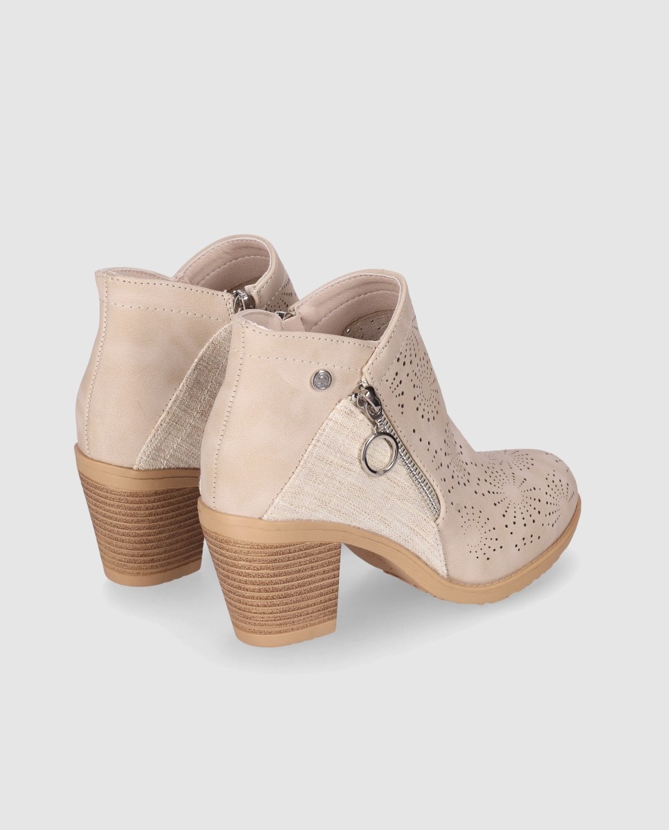 Botins Básicos com Combinação de Texturas e Perfurados Decorativos Bege-3