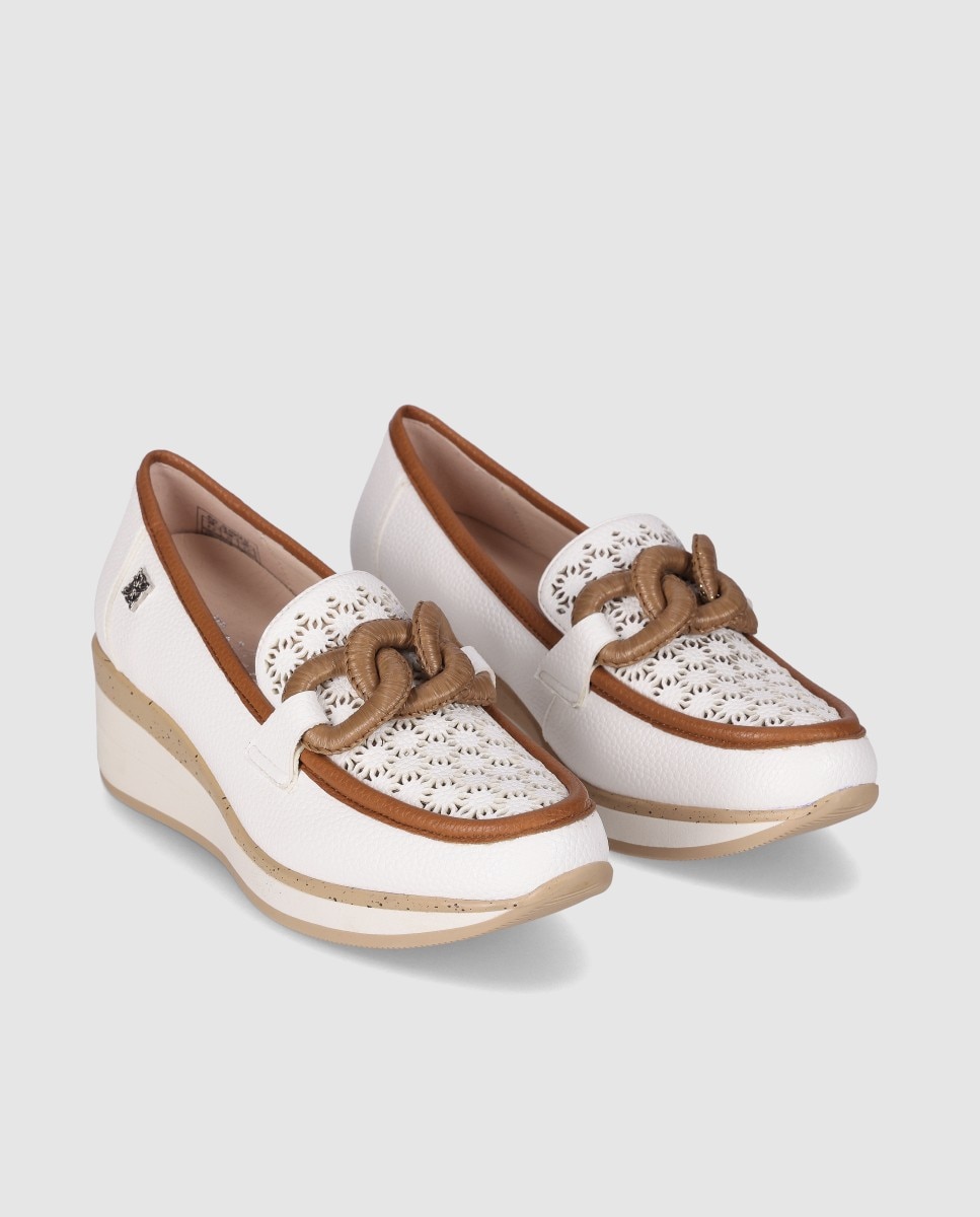 Mocassins Rasos em Pele com Detalhe Decorativo Frontal Branco-2