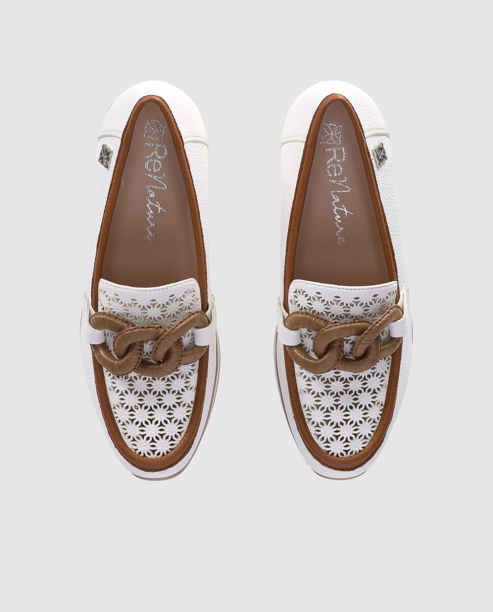 Mocassins Rasos em Pele com Detalhe Decorativo Frontal Branco-4
