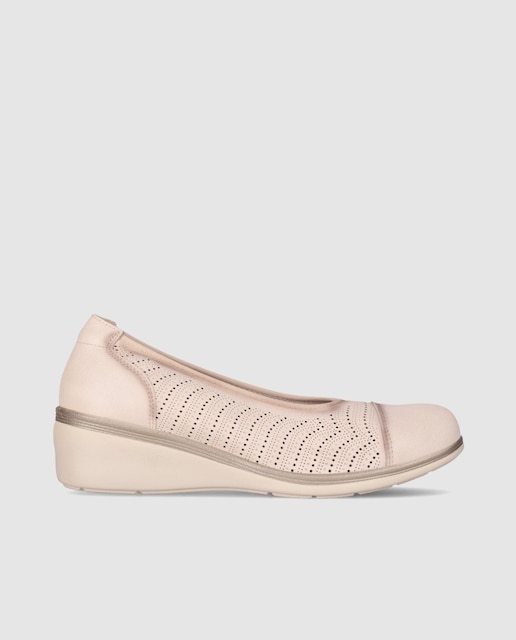 Imagem 0 de Sapatos em Pele com Cunha Baixa e Biqueira Redonda
