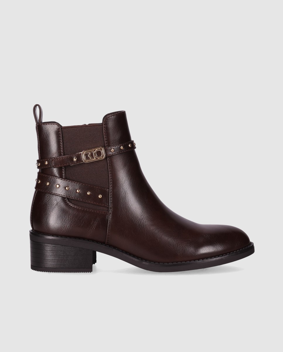 Imagem 0 de Botins Básicos de Salto Baixo com Pulseira Decorativa no Cano