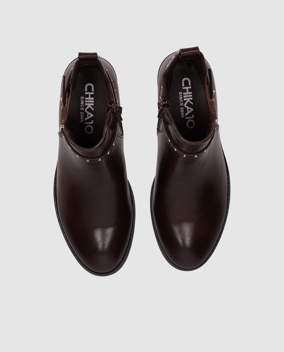 Botins Básicos de Salto Baixo com Pulseira Decorativa no Cano Castanho-4