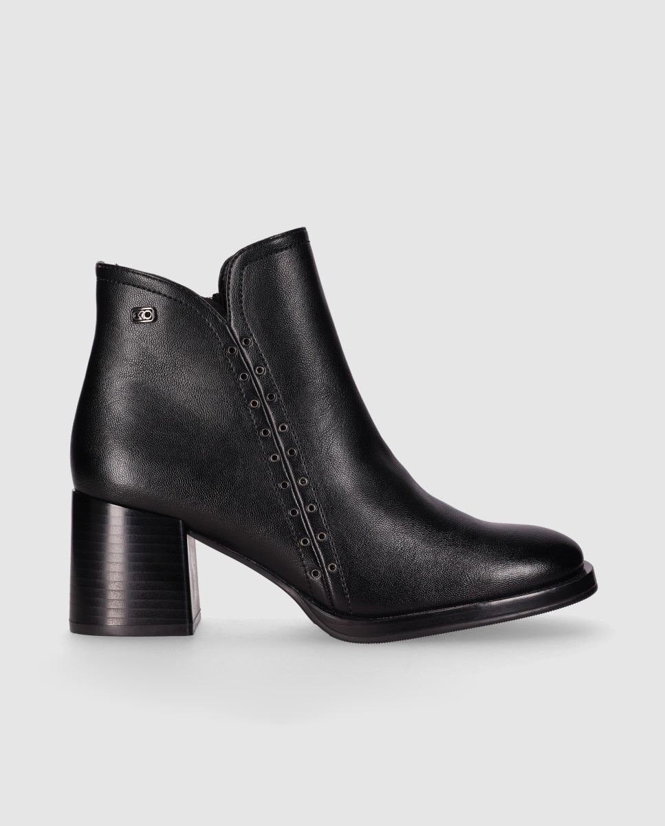 Imagem 0 de Botins Básicos com Cano Assimétrico e Estilo Elegante
