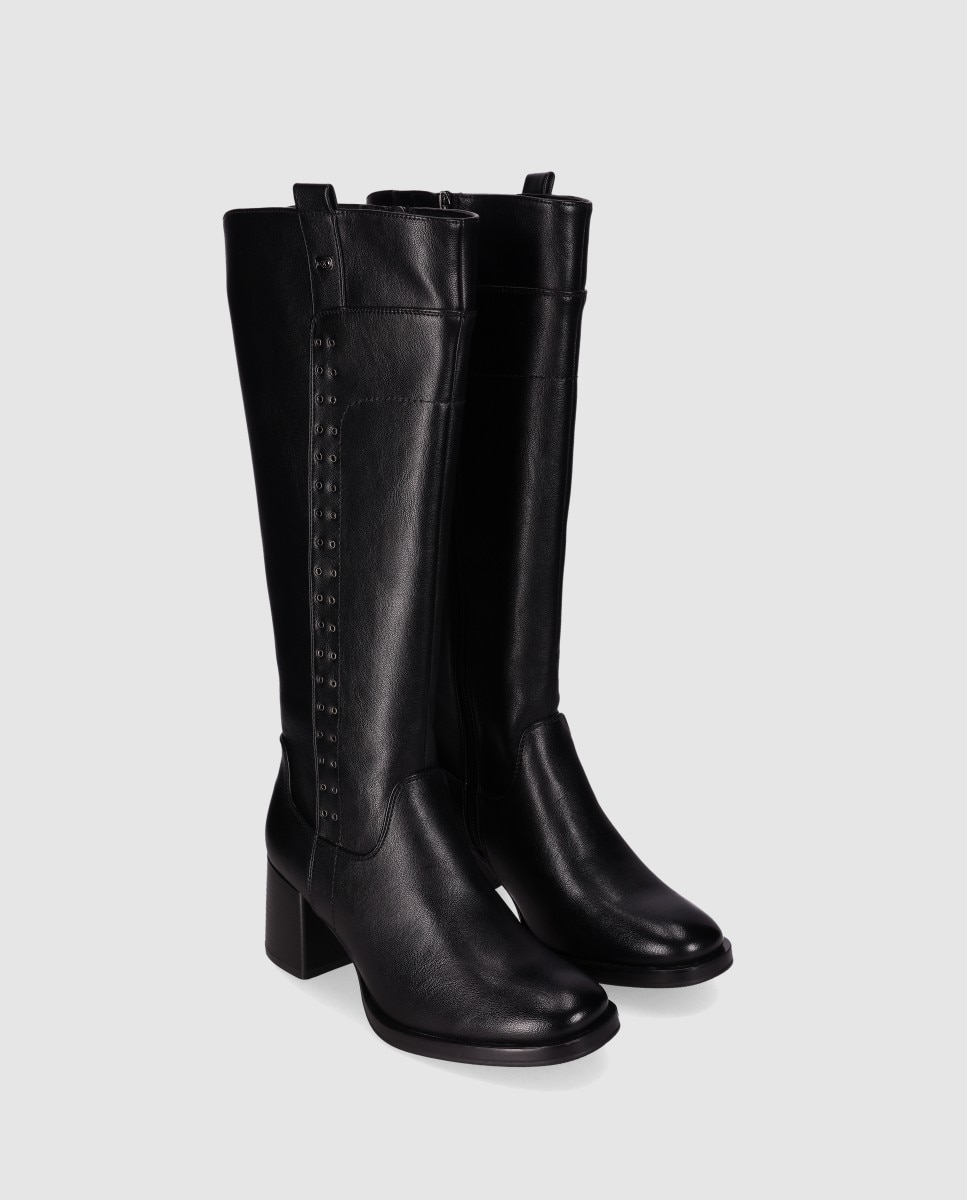Botas Básicas com Tacão Bloco e Ilhós Decorativos Preto-2